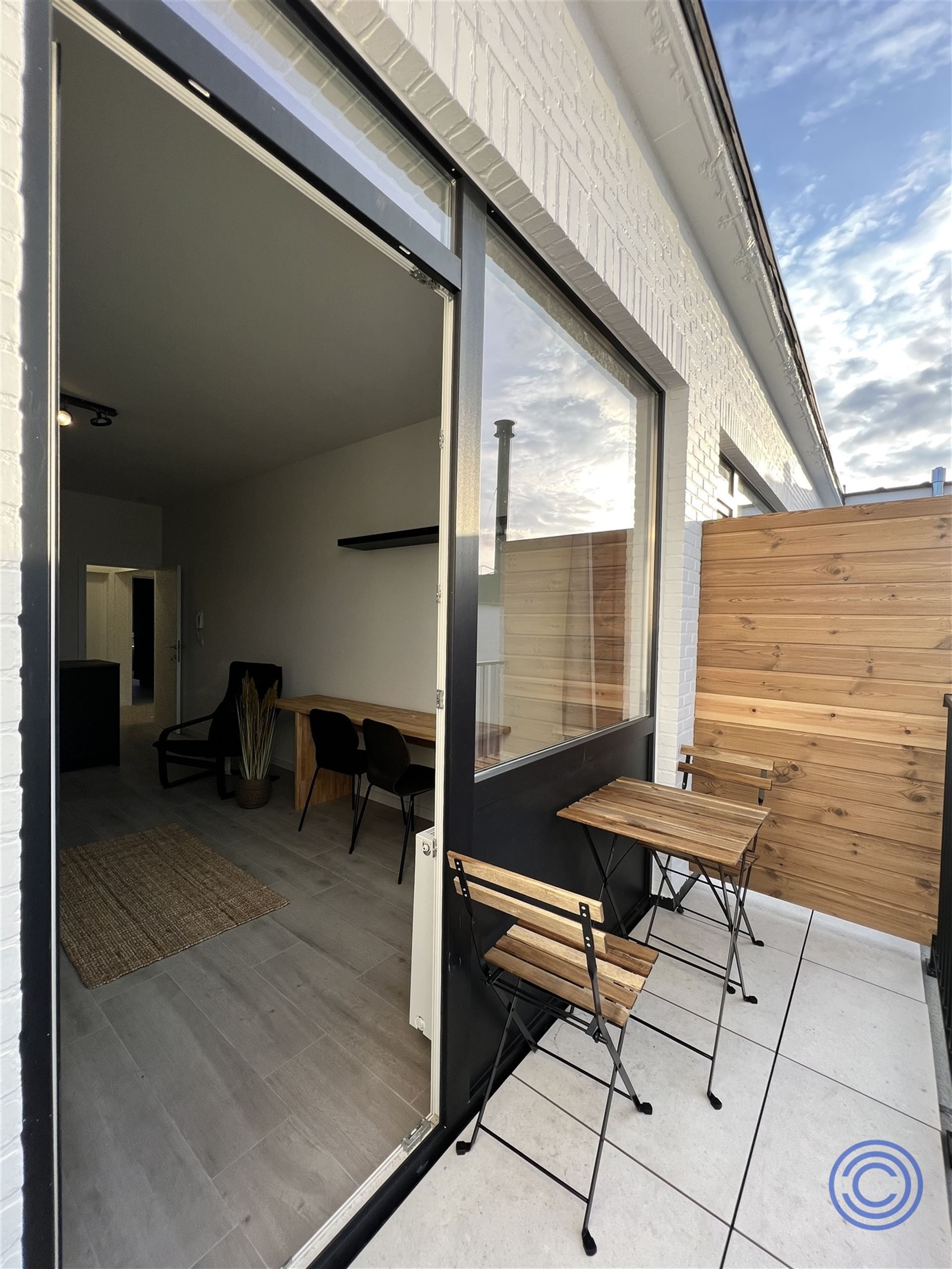 OPBRENGST:18 gerenoveerde studio's + kelder! foto 10