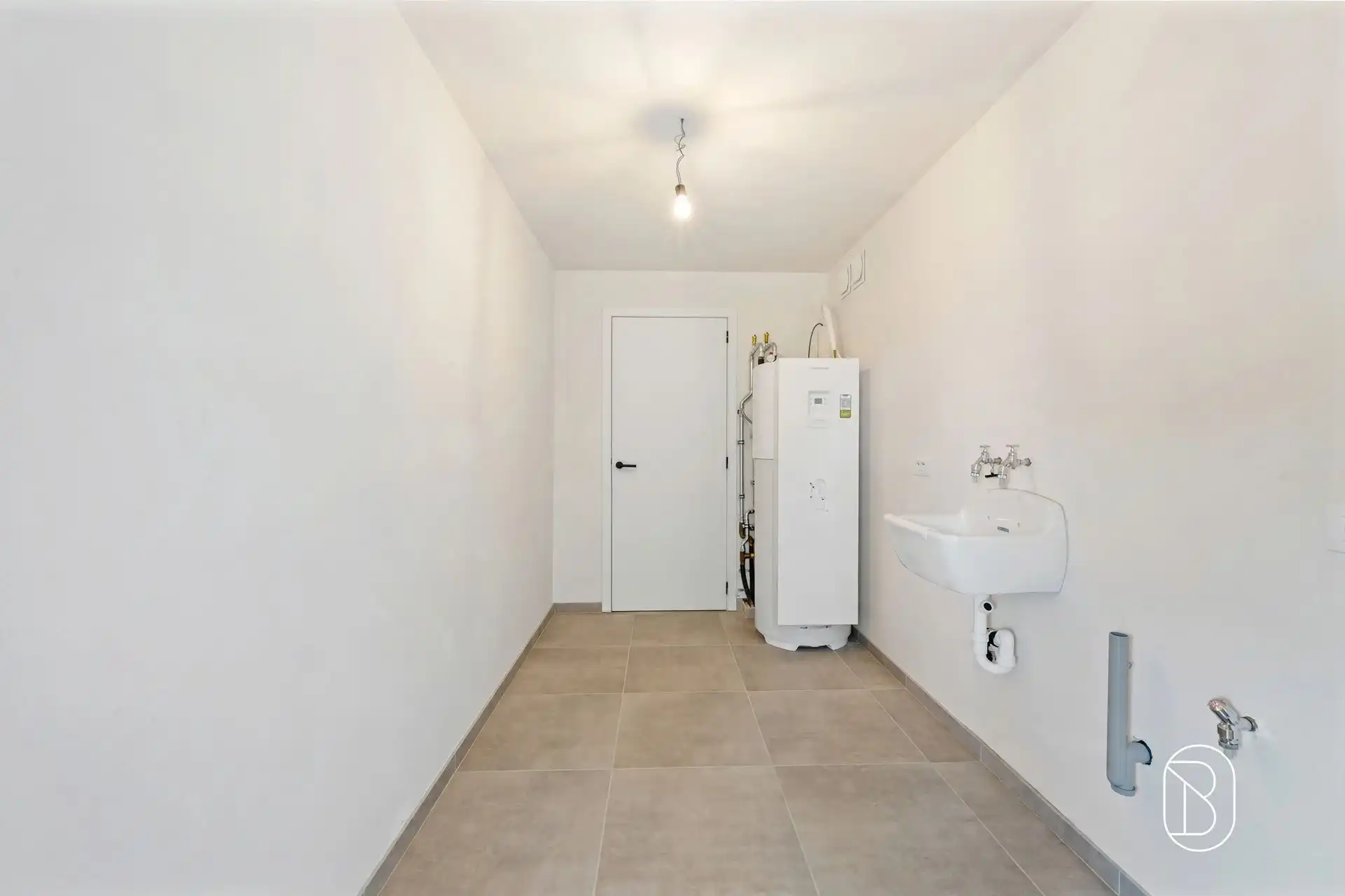 Kwalitatieve moderne ruime nieuwbouwwoning HOB met 3 SLK! foto 21
