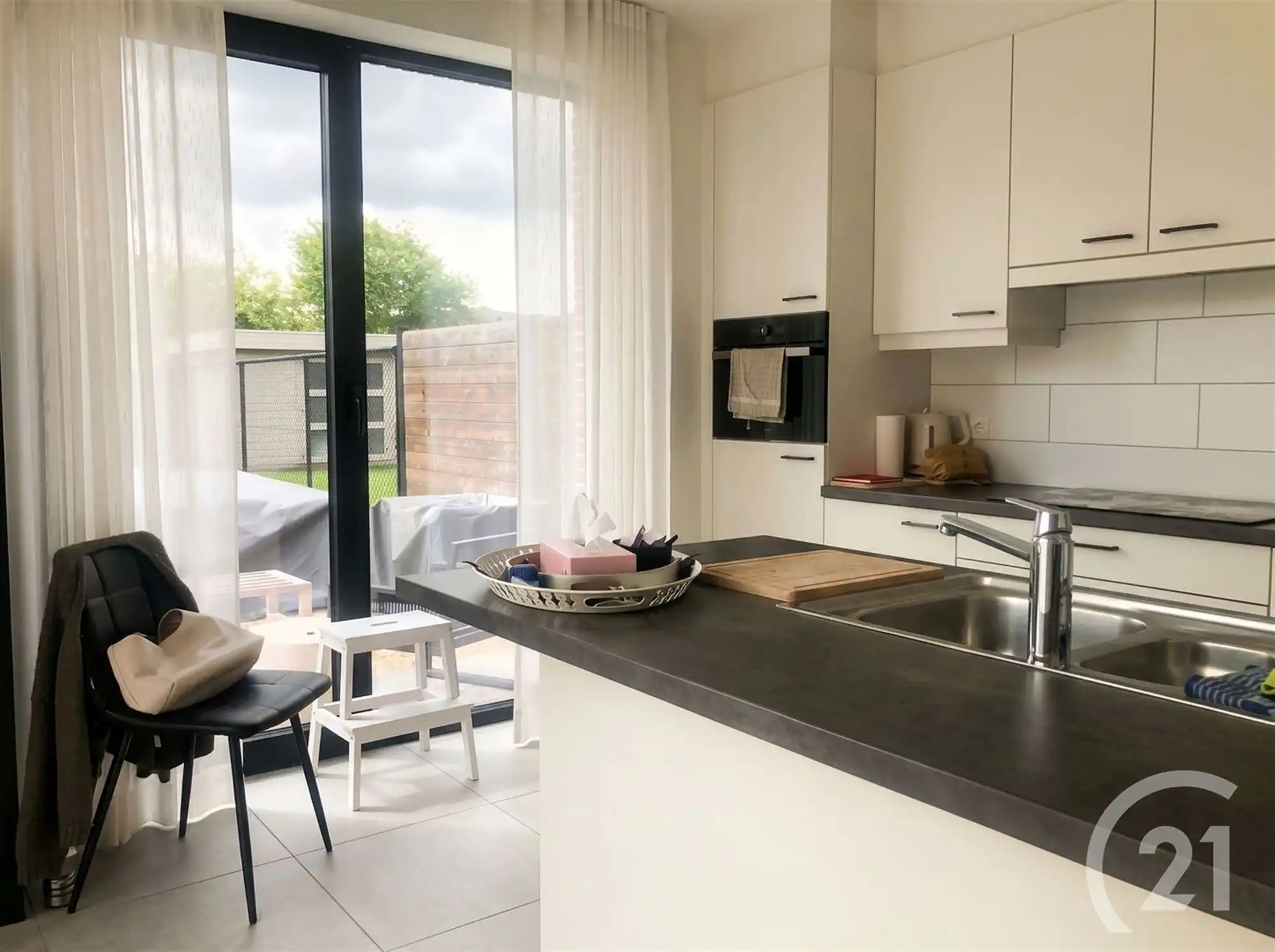 Ruime woning met zonnige tuin in Schriek! foto 6