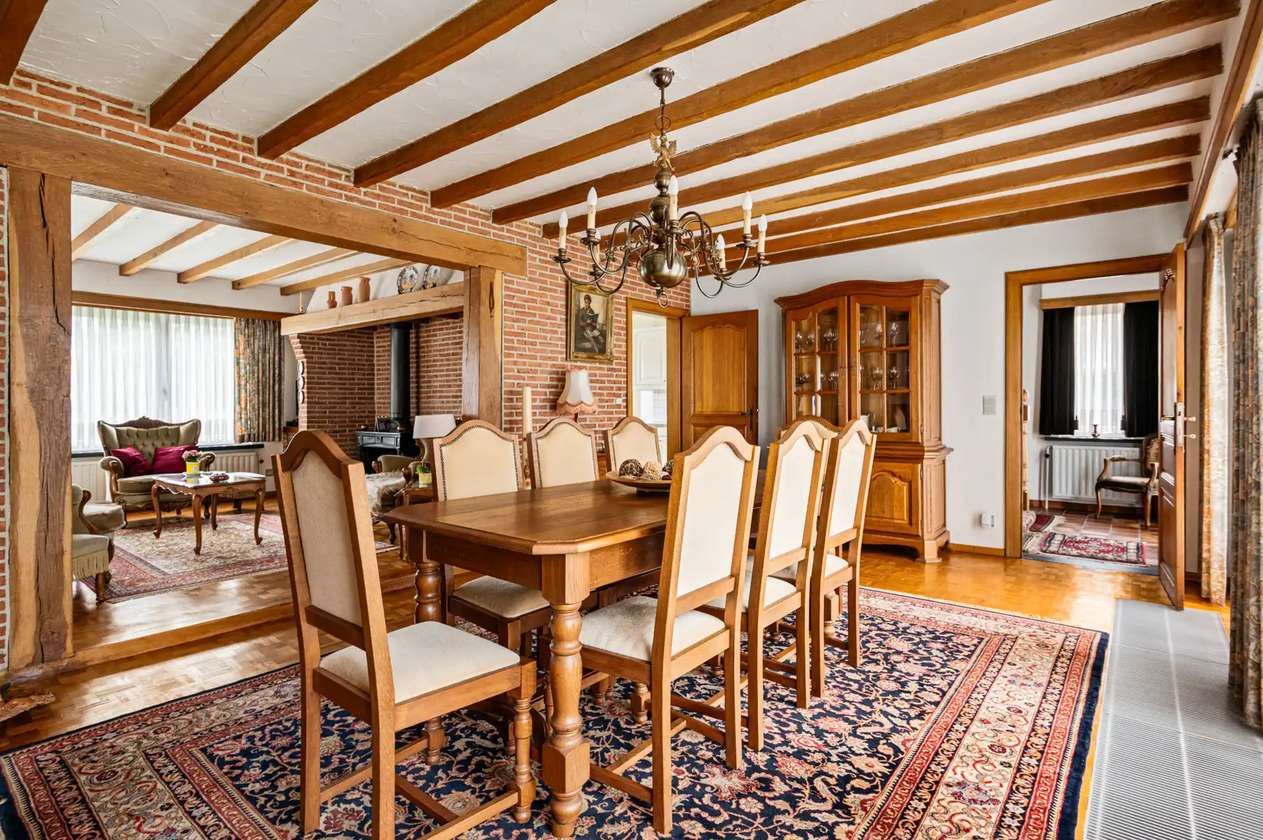 Ruime gezinswoning met tuin en garage op 856 m2 foto 11