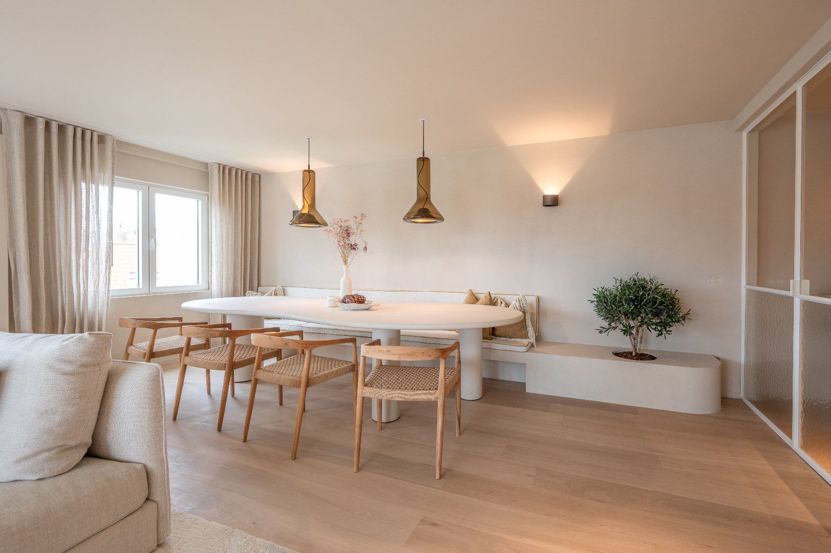 Luxueus gerenoveerd, zuidgericht hoekappartement in een villa residentie te Kustlaan gelegen op 50m van de zeedijk.  foto 8