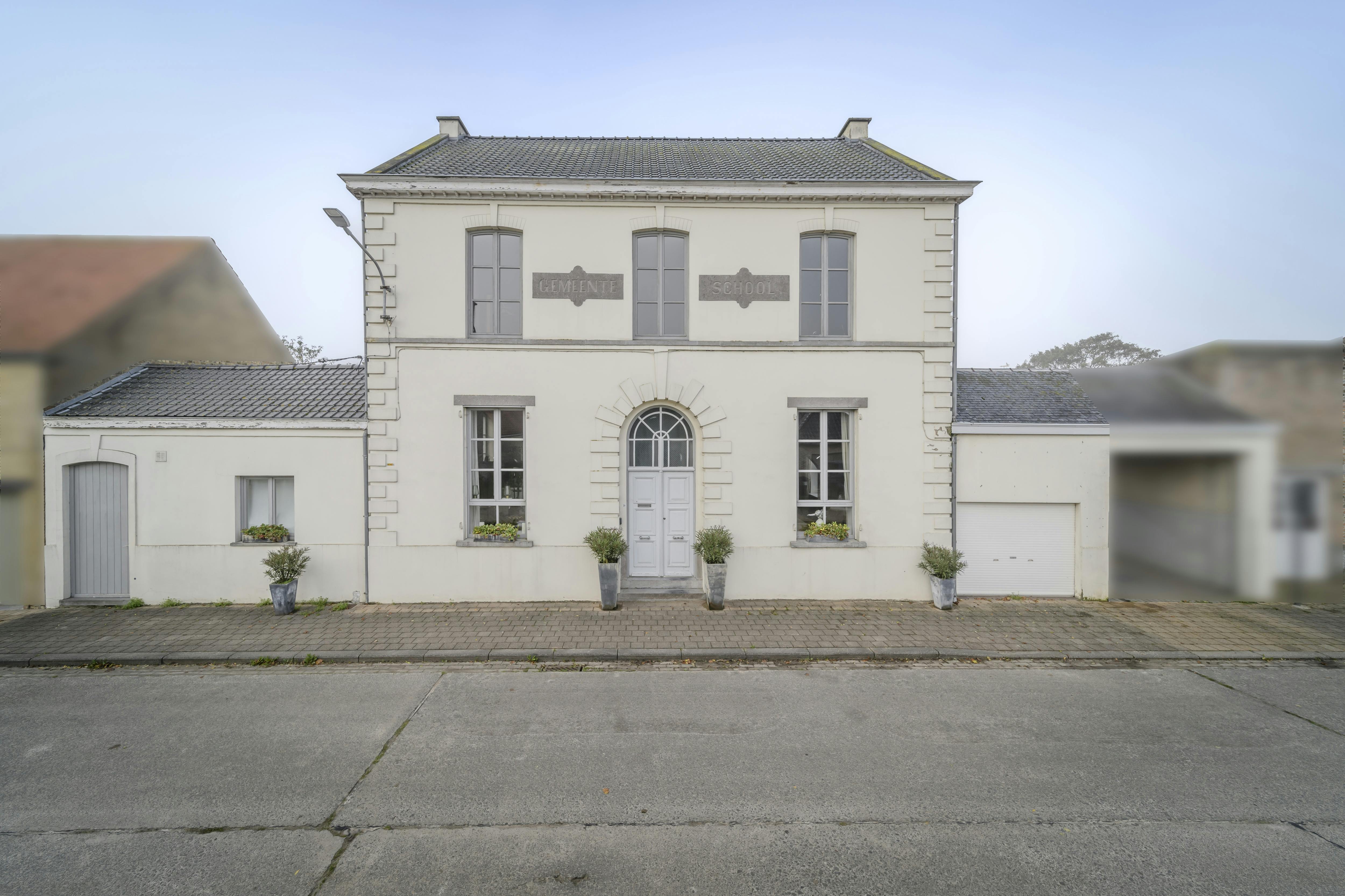 Authentieke herenwoning met 5 slaapkamers, tuin en garage. foto 11