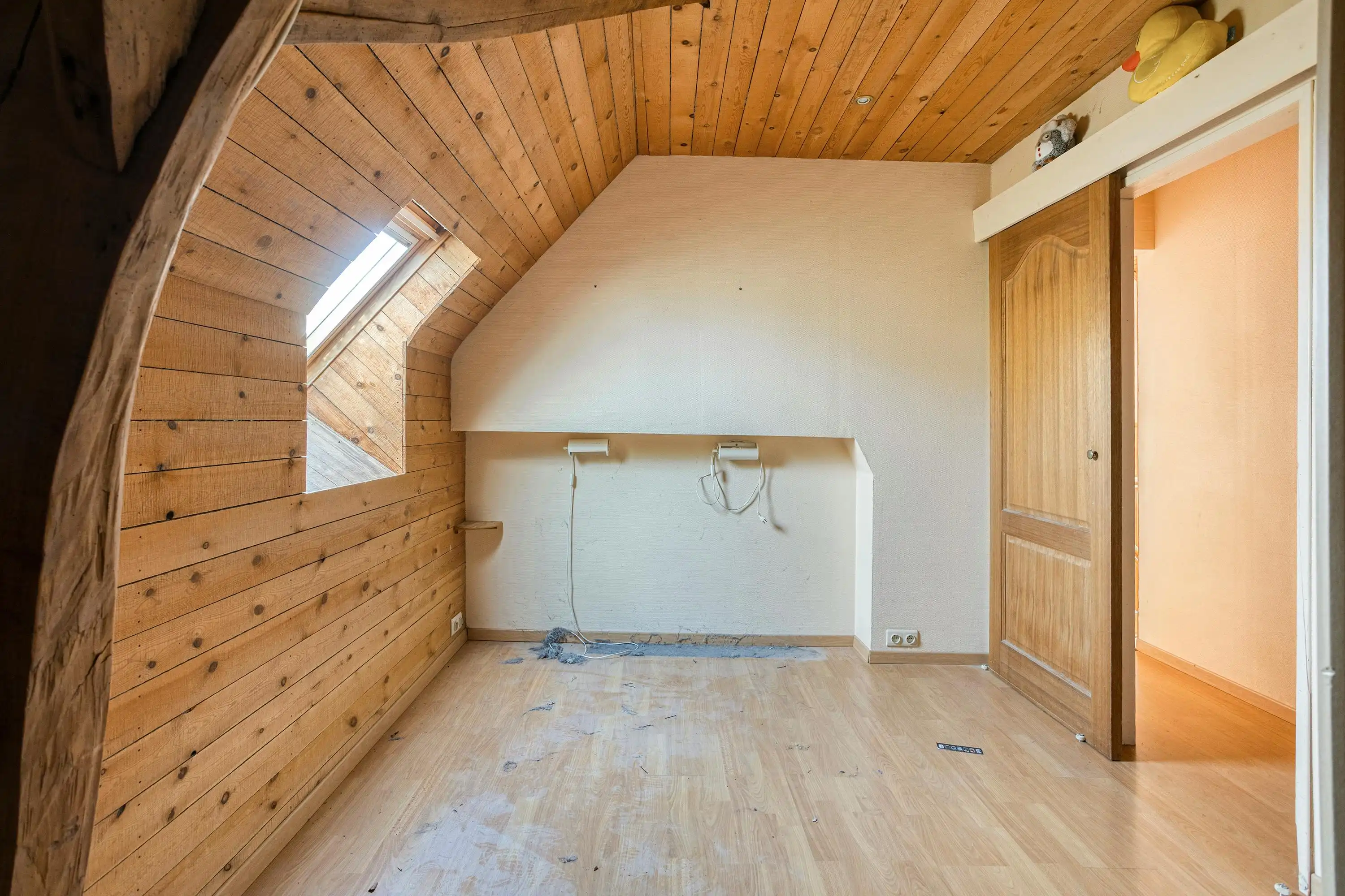 Instapklare woning (4 slpk) (+ magazijn) op 2.497 m² foto 11