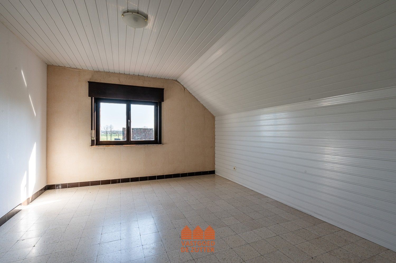 Te renoveren halfopen bebouwing in rustige doodlopende straat foto 17