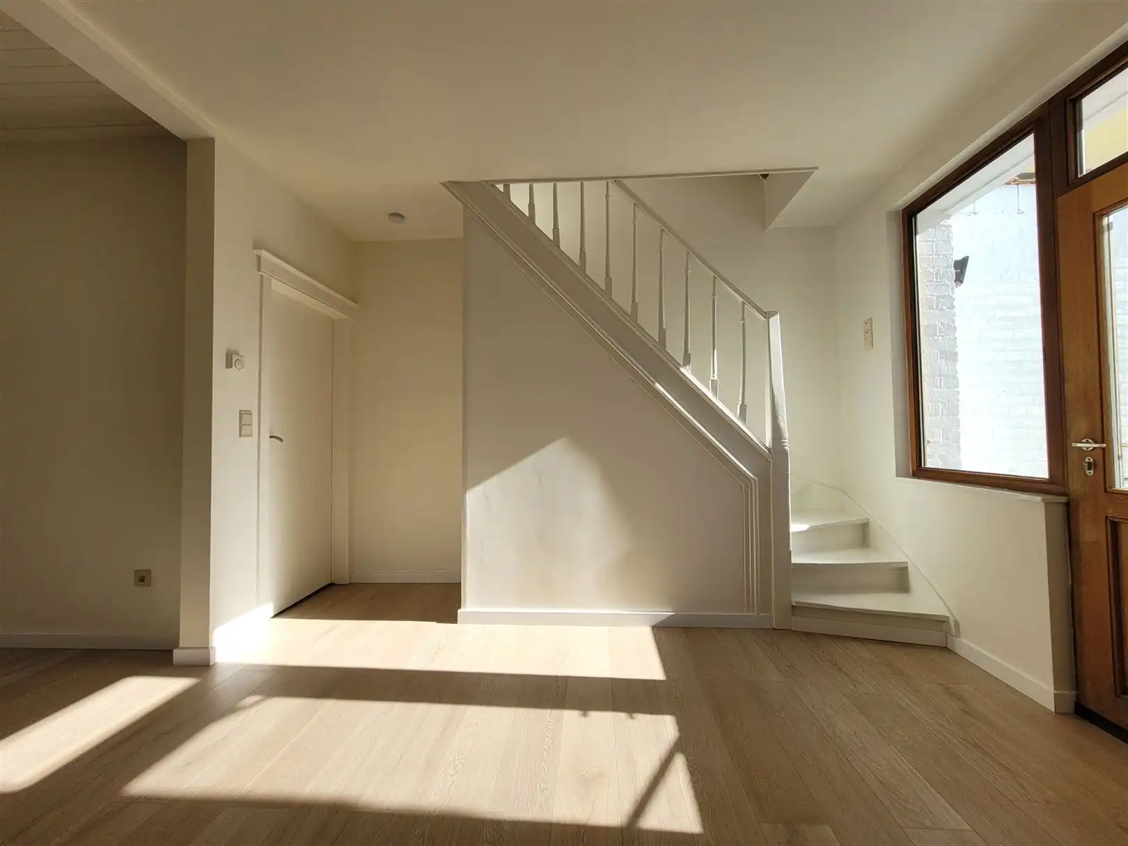 Gerenoveerde woning met zonnige tuin foto 15