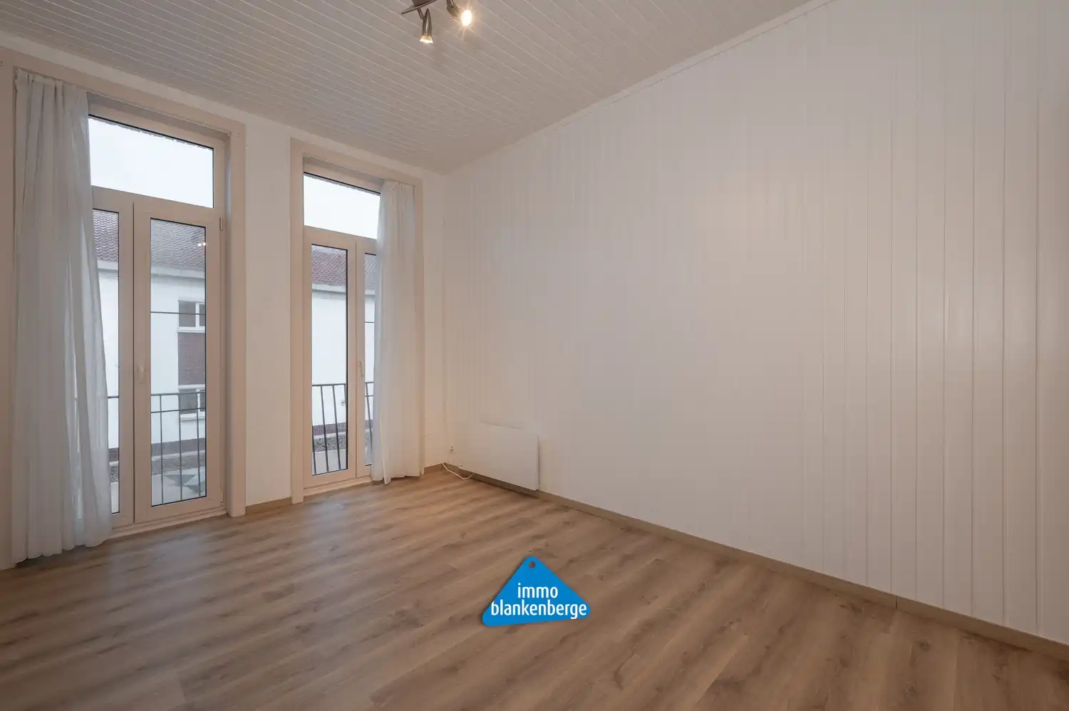 Volledig gerenoveerde rijwoning met één slaapkamer foto 8