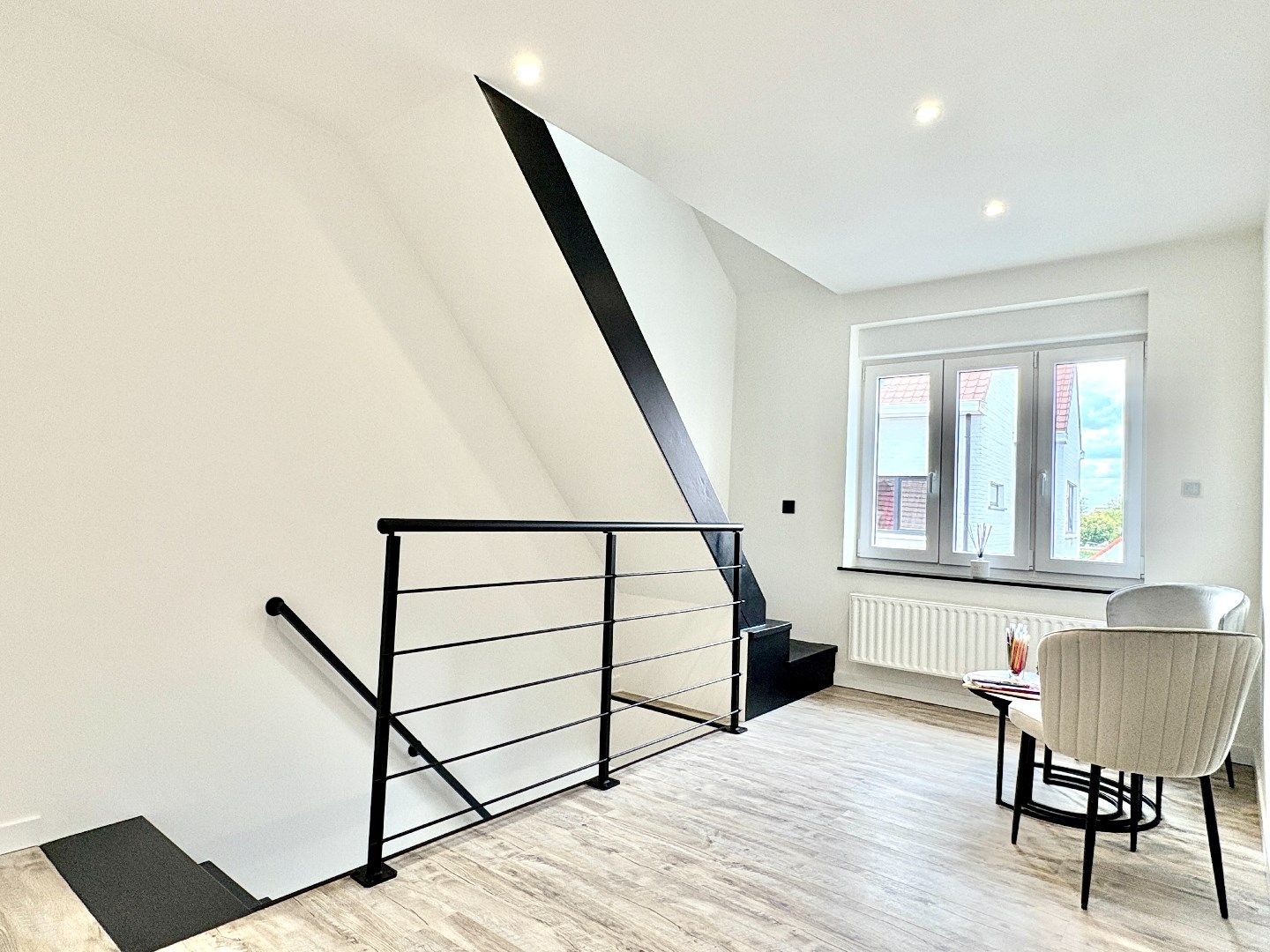 Compleet gerenoveerde woning met uitweg, 2 badks, ¾ slks en tuin. foto 17