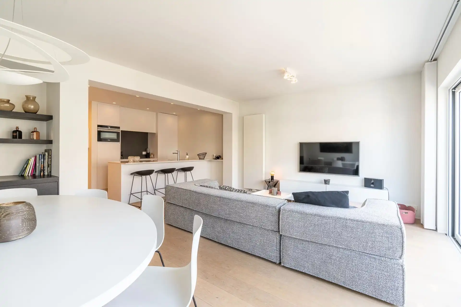 Prachtig lichtrijk appartement met 3 slaapkamers gelegen nabij het Rubensplein te Knokke foto {{pictureIndex}}