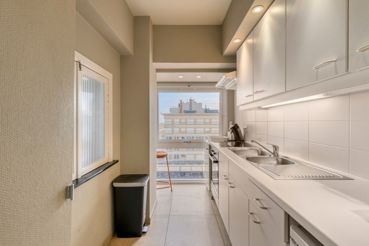 Panoramisch hoekappartement te koop op de Zeedijk van Sint-Idesbald! foto 9