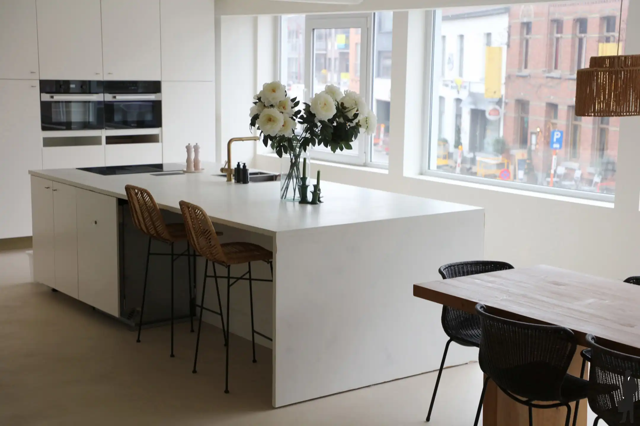 Instapklare woning met 3-4 slpks & polyvalente handelsruimte foto 11