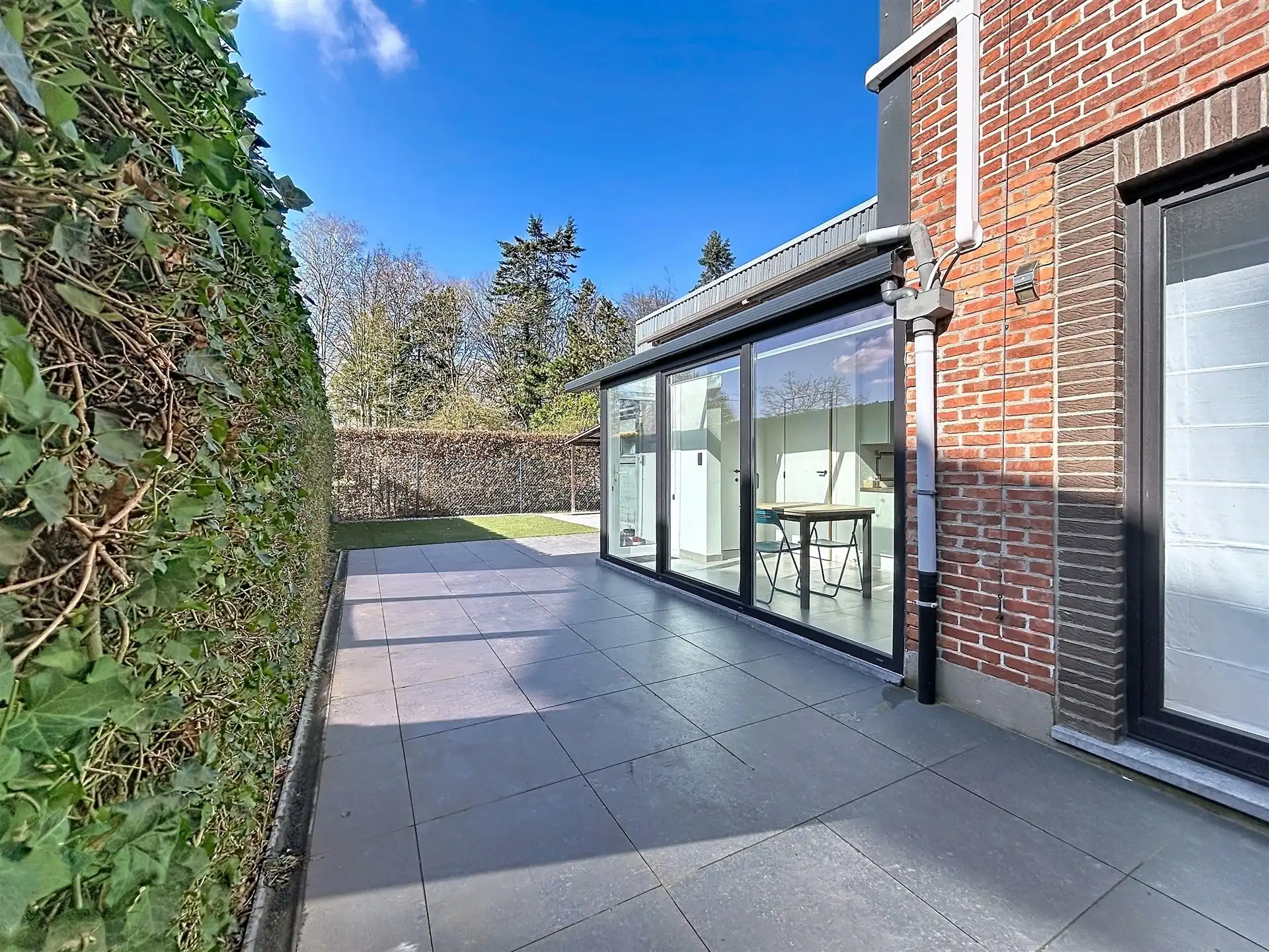 Instapklare half open bebouwing met 3 slaapkamers en oprit voor meerdere wagens op toplocatie foto 15