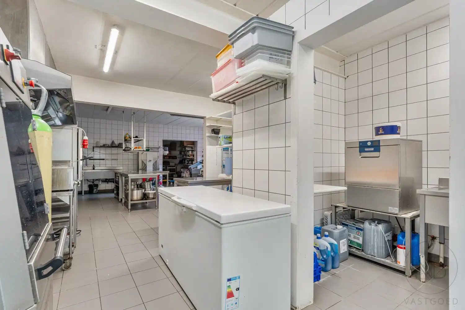 Goed gelegen handelspand foto 15