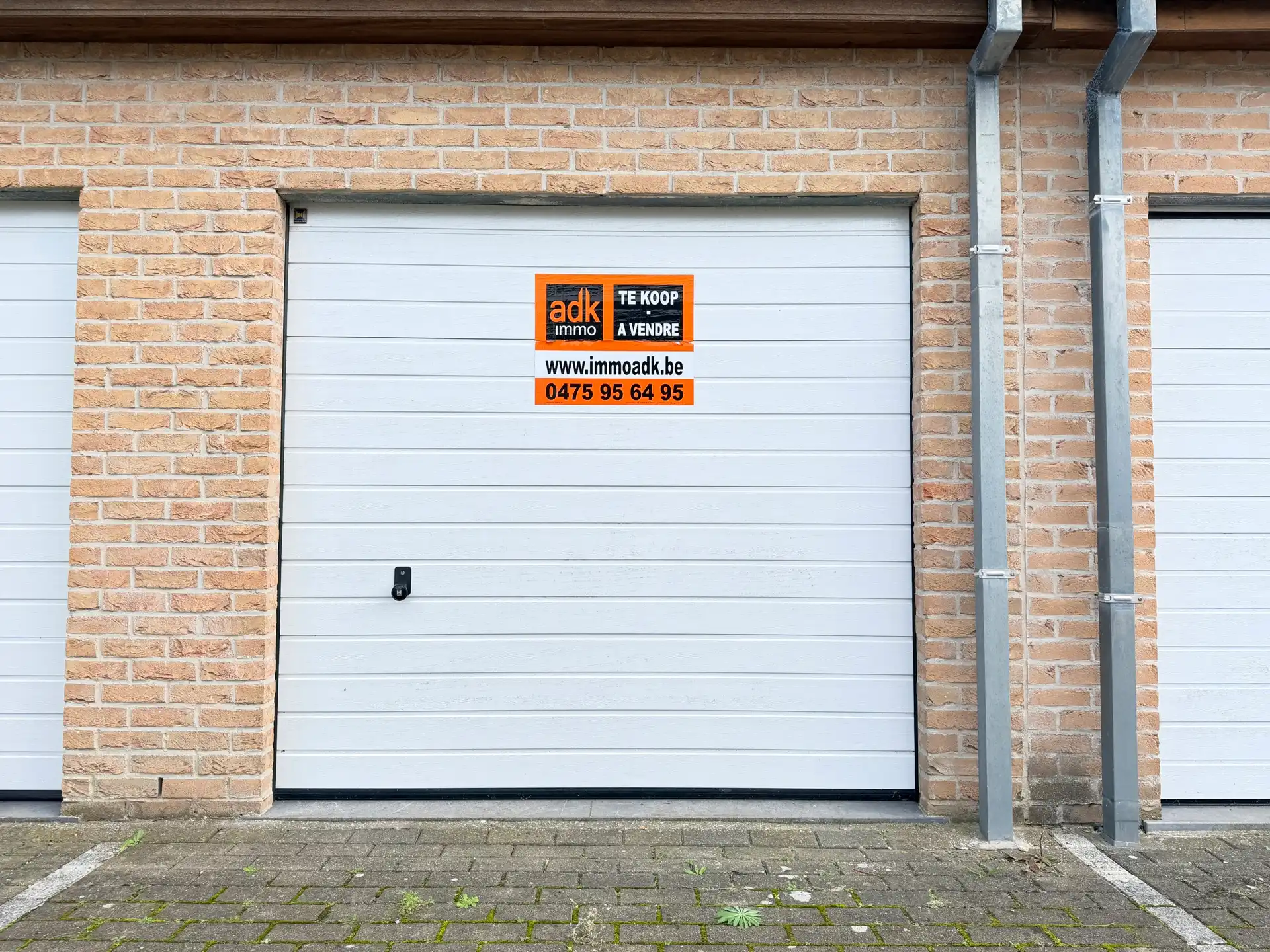 Ruime garage met parkeerplaats en zolder – Adinkerke. foto 2