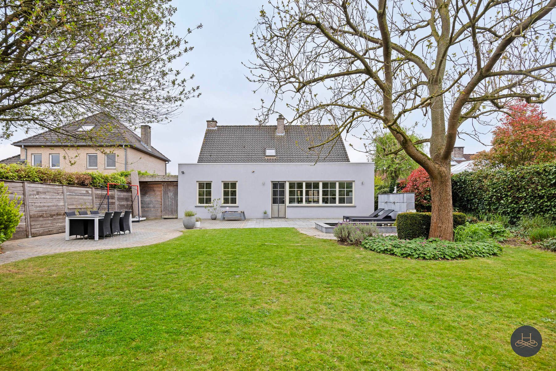 Rustig gelegen, gerenoveerde open woning met prachtige tuin foto 37