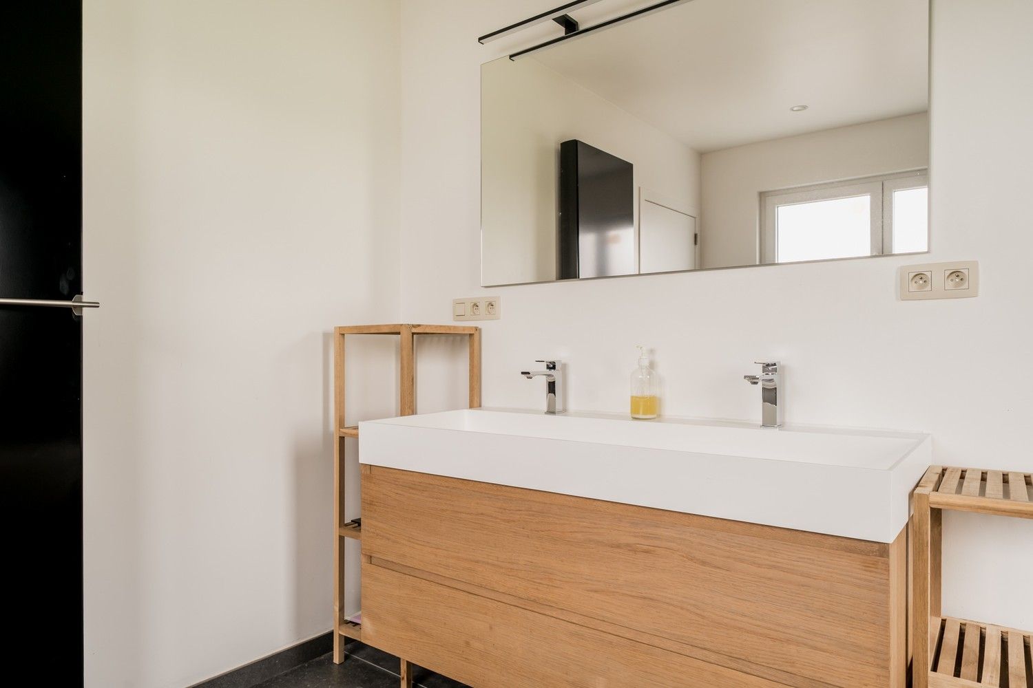 Halfopen bebouwing met ruime garage en prachtig uitzicht op de velden foto 16