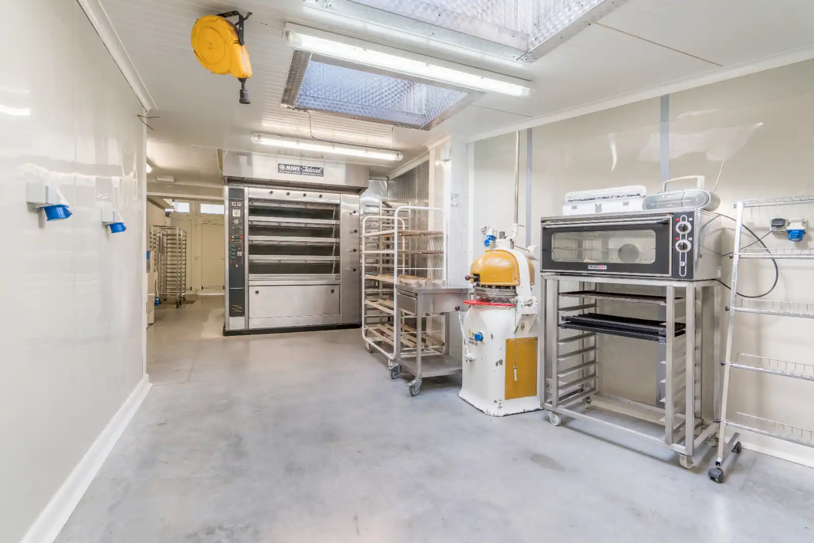 Bakkerij met woonst in centrum Izegem foto 7