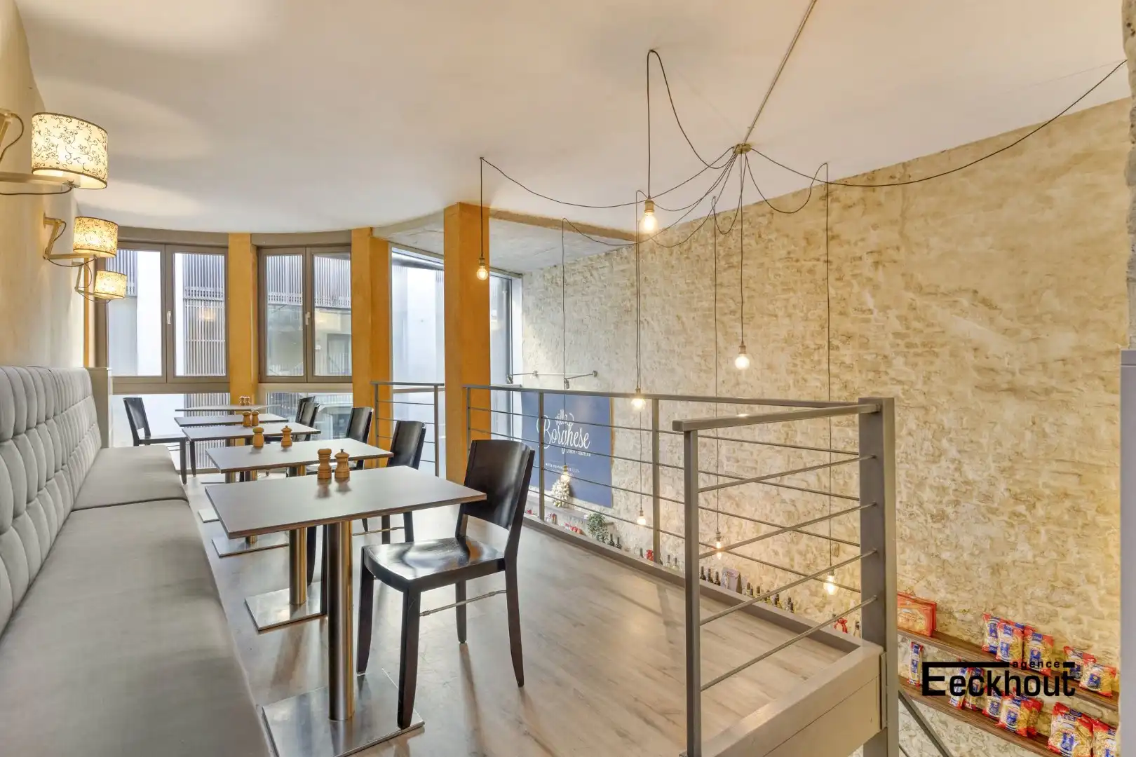 Commercieel pand met woonst op topligging in centrum Oostende! foto 3