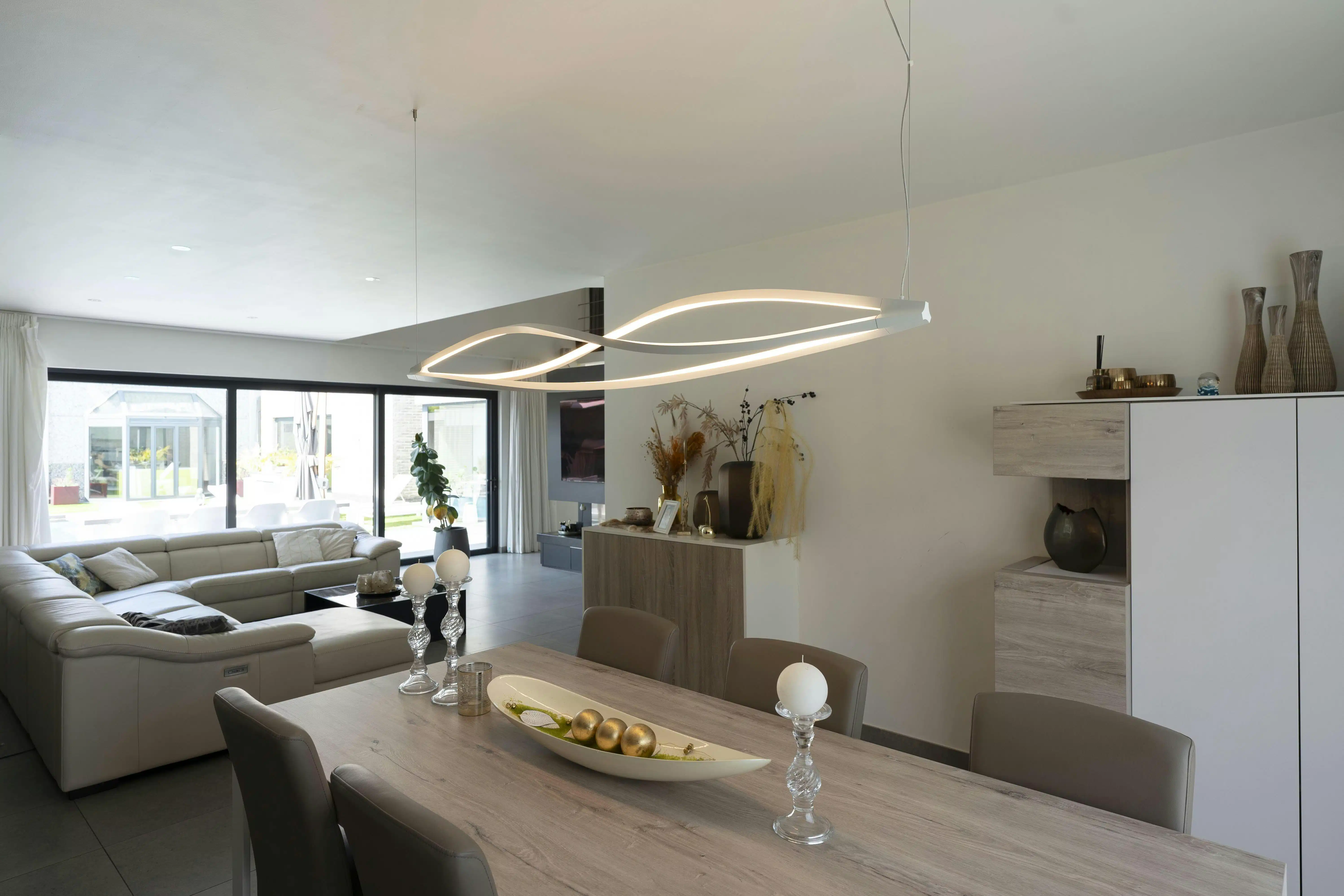 Luxe villa met exclusieve tuin en 600m2 magazijn in KMO-zone foto 79