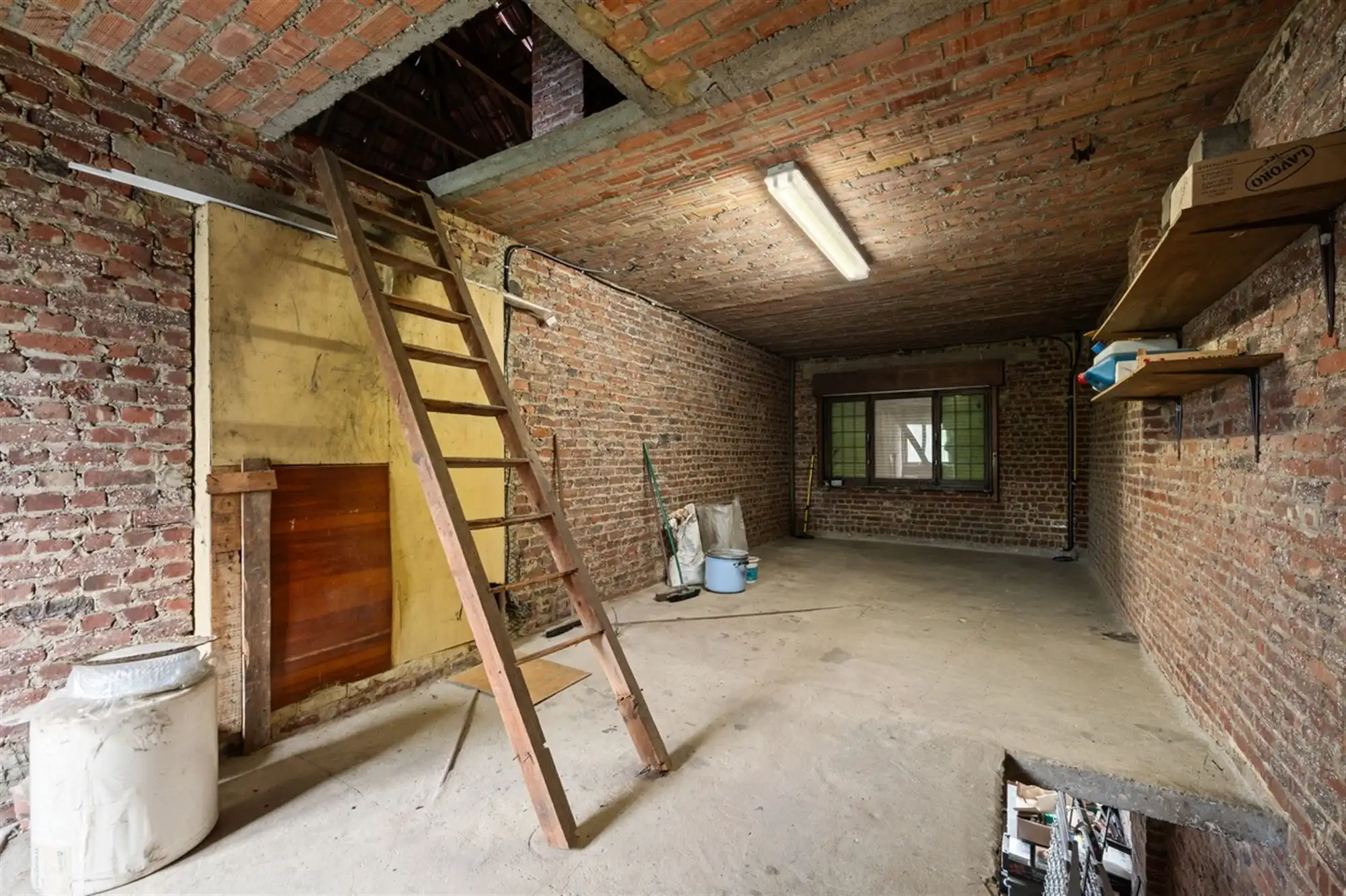 Te renoveren RUIME KARAKTERVOLLE OPEN BEBOUWING met 3 slpks, garage, polyvalente ruimte & tuin op een perceel van ca. 765m² foto 21