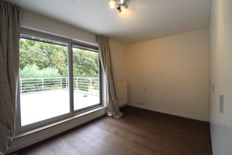 Instapklaar appartement met ruim terras te huur in centrum Roeselare foto 7