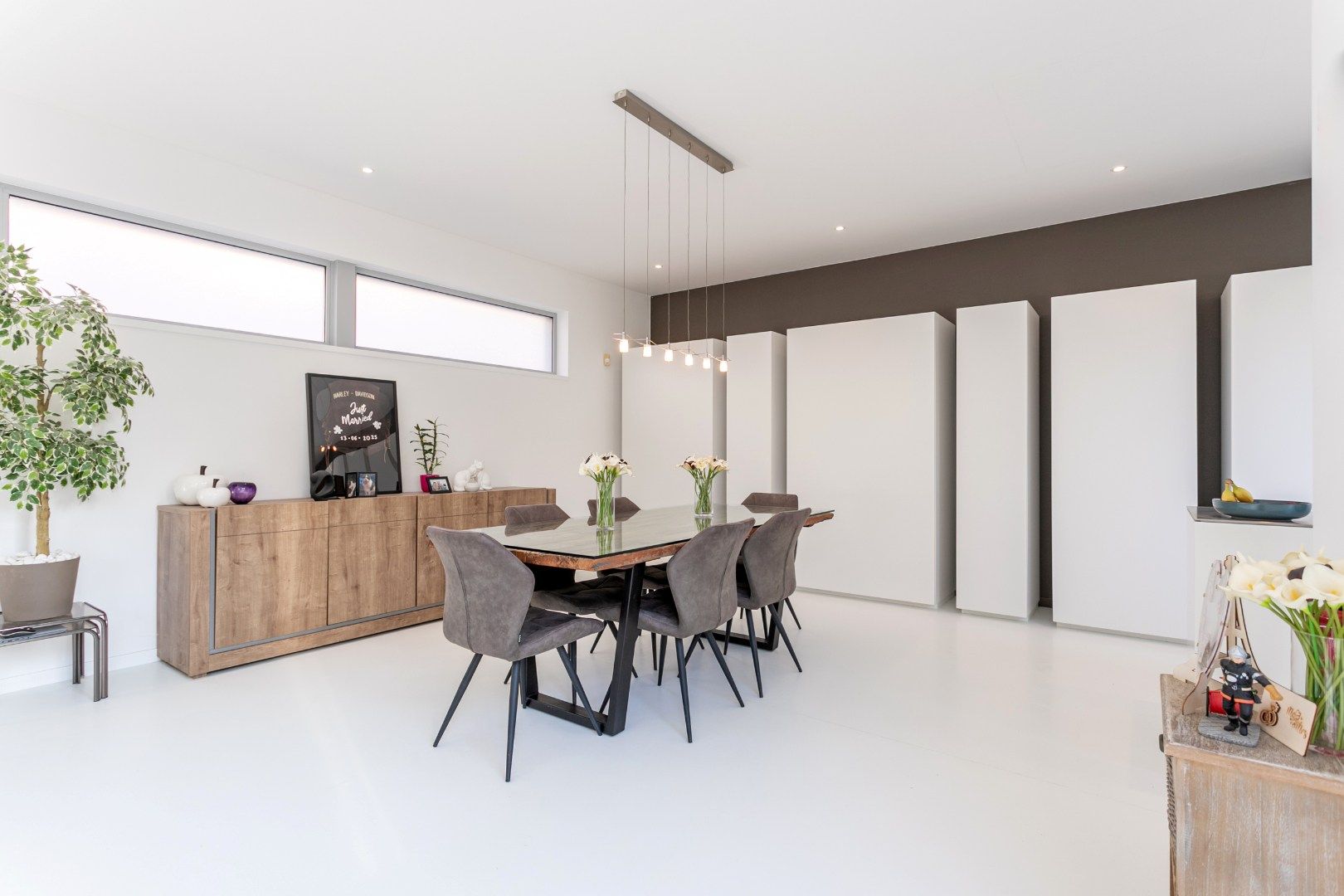 Ruime woning met 5 slpk en 3 badkamers foto 3