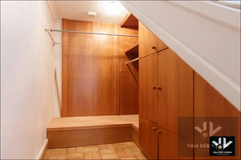 Ruime en goed gelegen te moderniseren rijwoning met gezellige binnekoer, garage en/of atelier foto 13