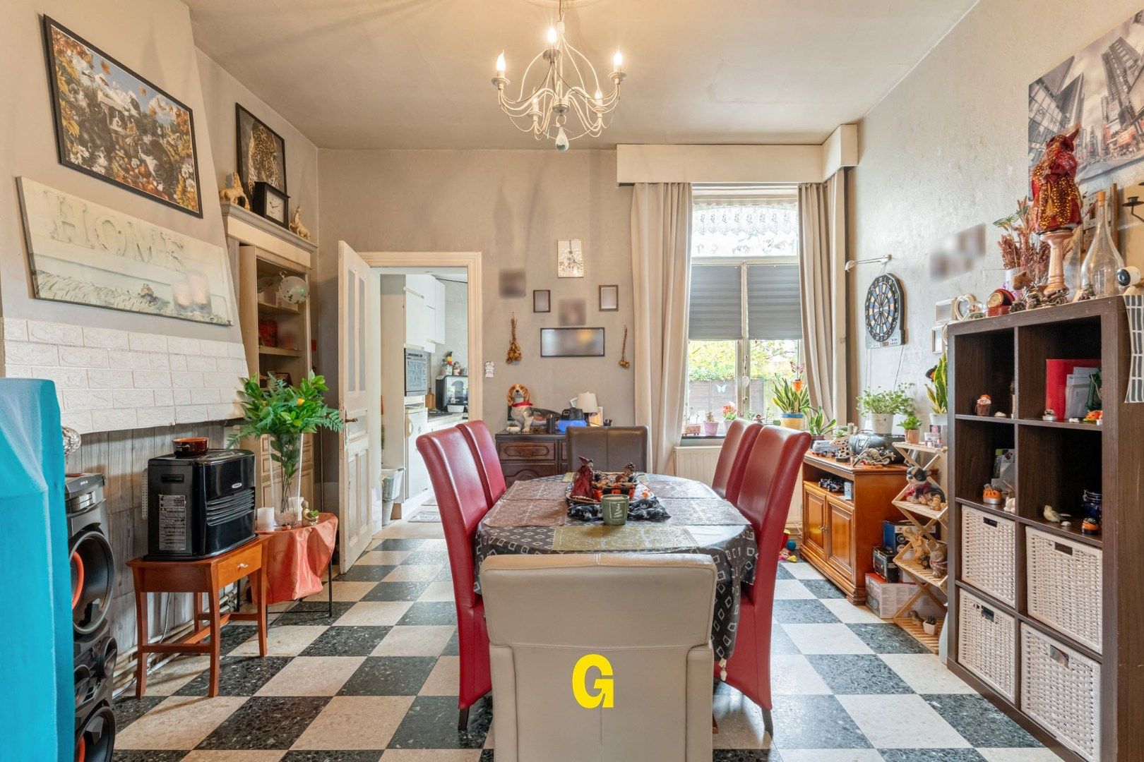 VERKOCHT - Karaktervolle te renoveren herenwoning met tuin en garage op wandelafstand van het centrum foto 7