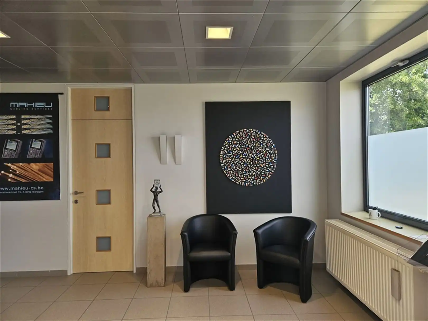 Bedrijfsgebouw met ruime parking te Waregem foto 21