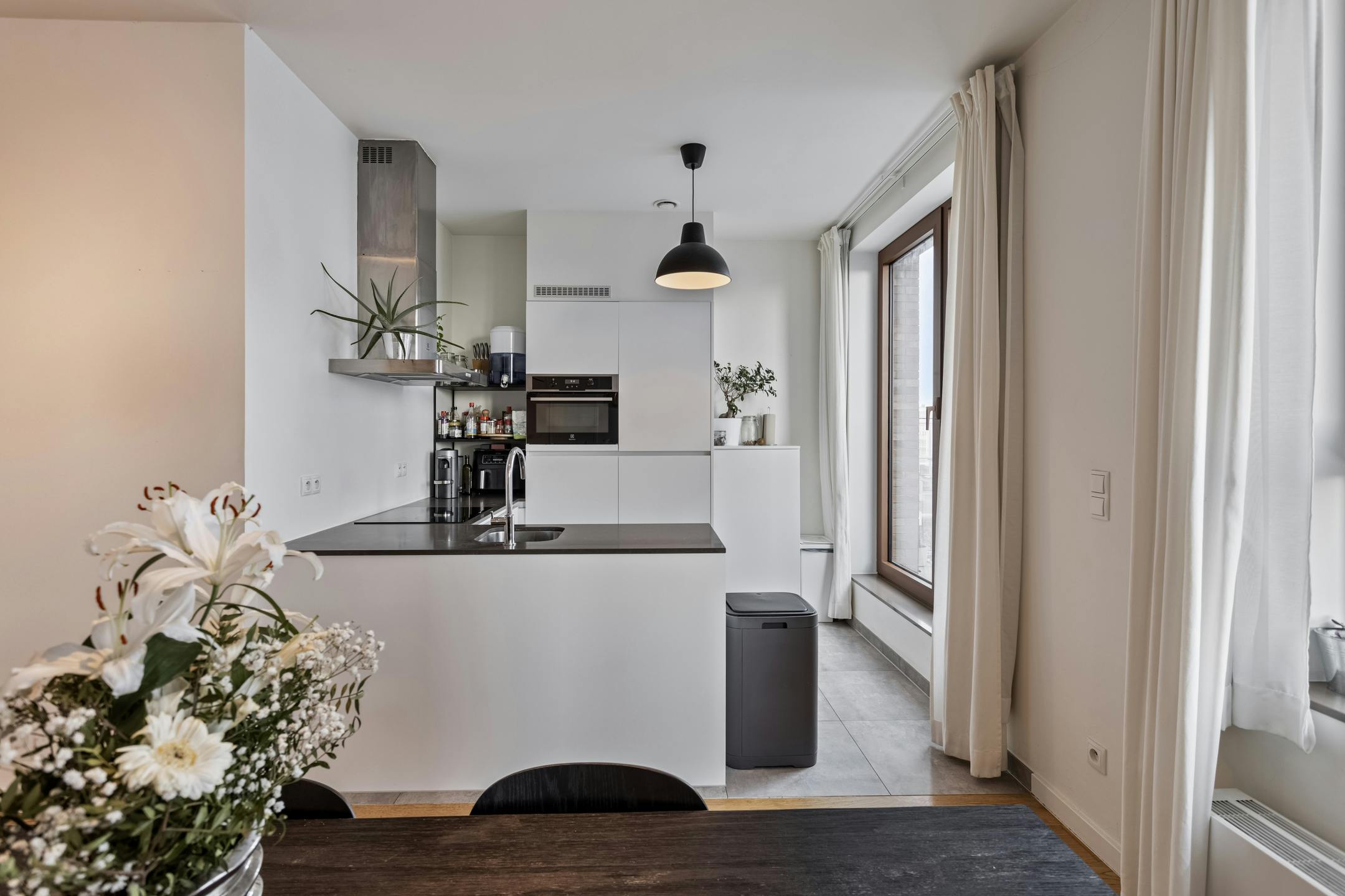 Appartement met 2 slaapkamers en terras te koop 't Eilandje foto 2