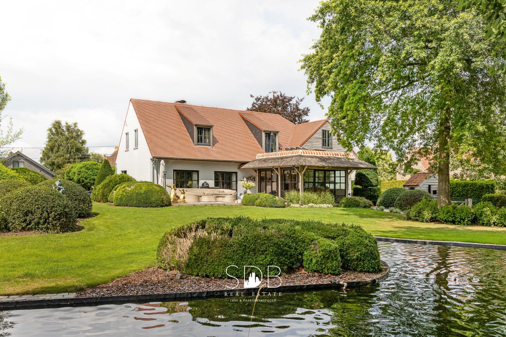 Prachtige landelijke villa met gezinstuin en graslanden op 32.558m² foto 4