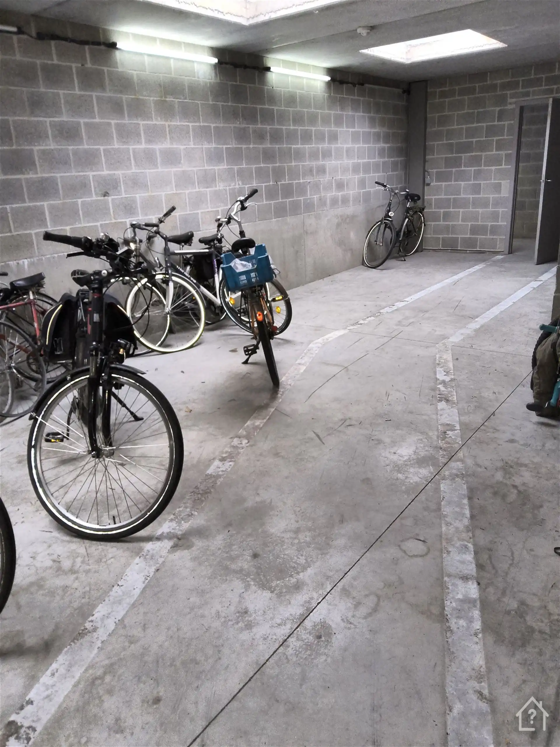 2 slaapkamer appartement met privatieve tuin en 2 parkings foto 28