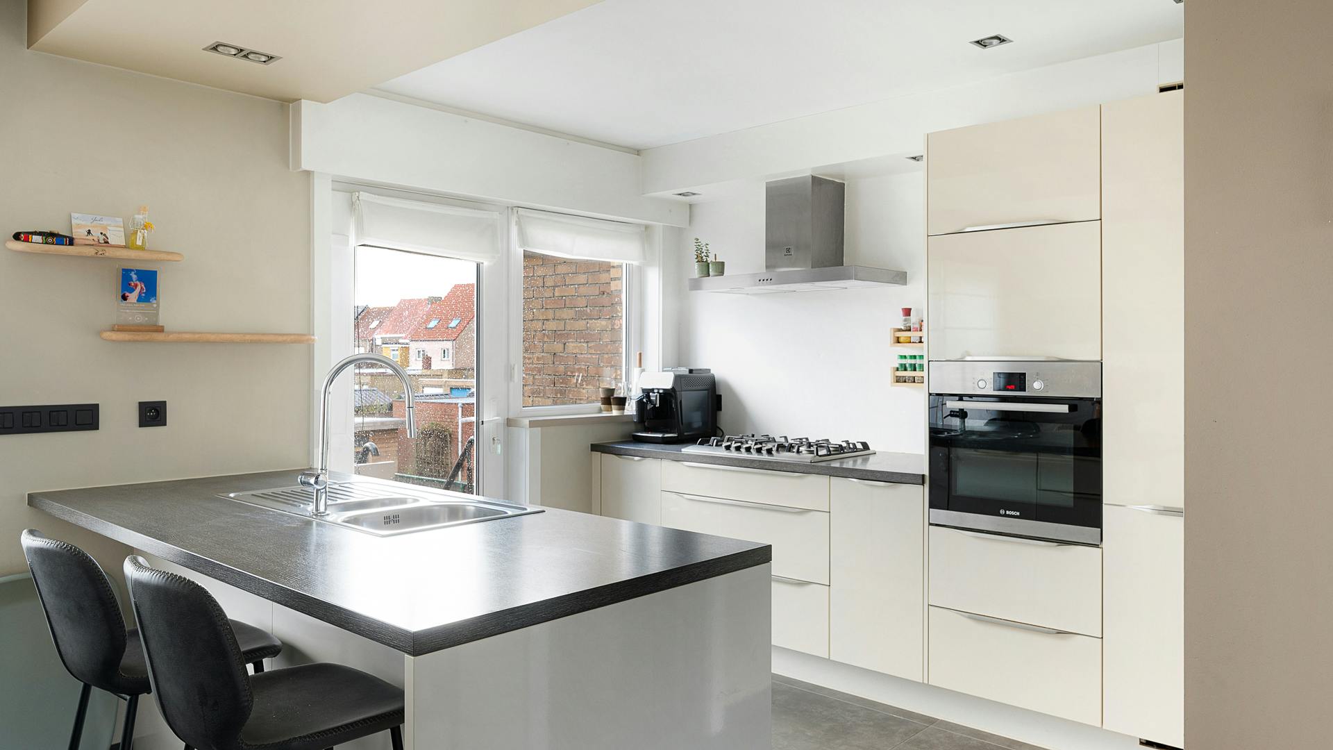 Lichtrijk en instapklaar huis met tuin te koop in Heist foto 7