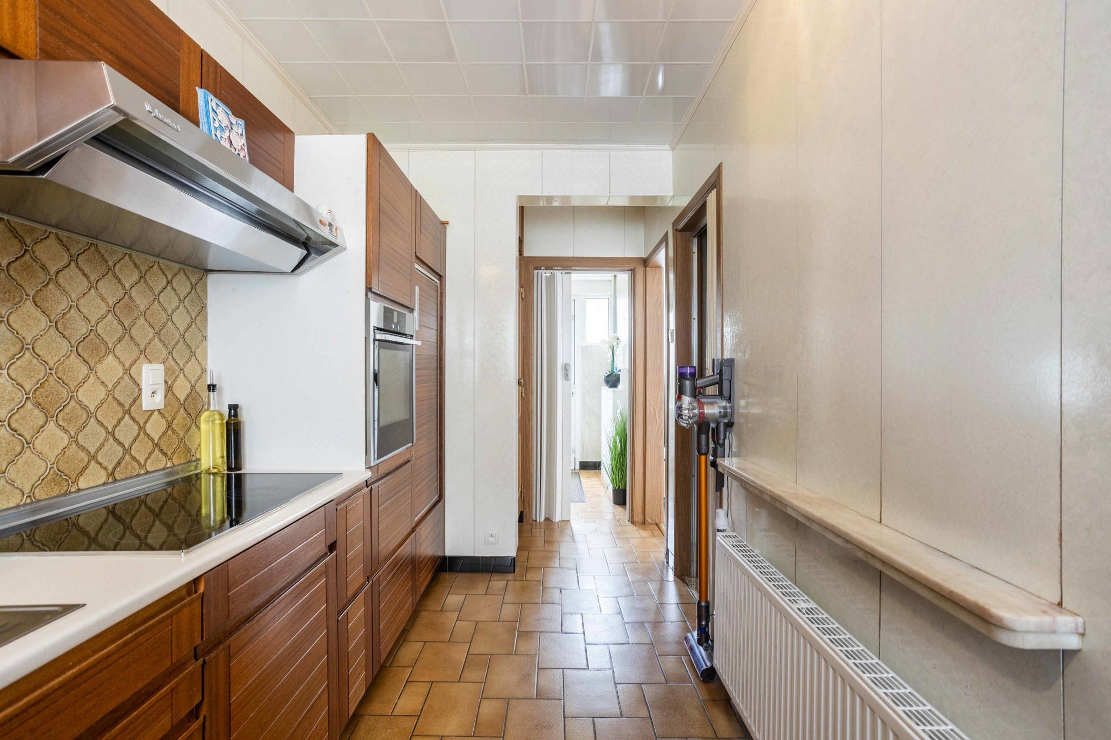 Gezinswoning met 4 slaapkamers, tuin en achteruitweg  foto 8