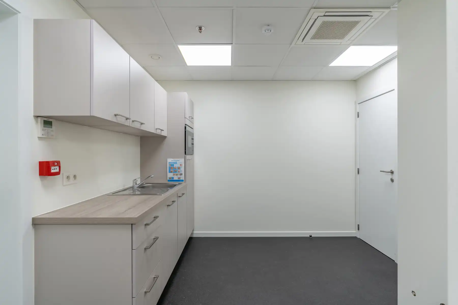 Instapklare kantoorruimte te huur in Radisson Toren foto 17