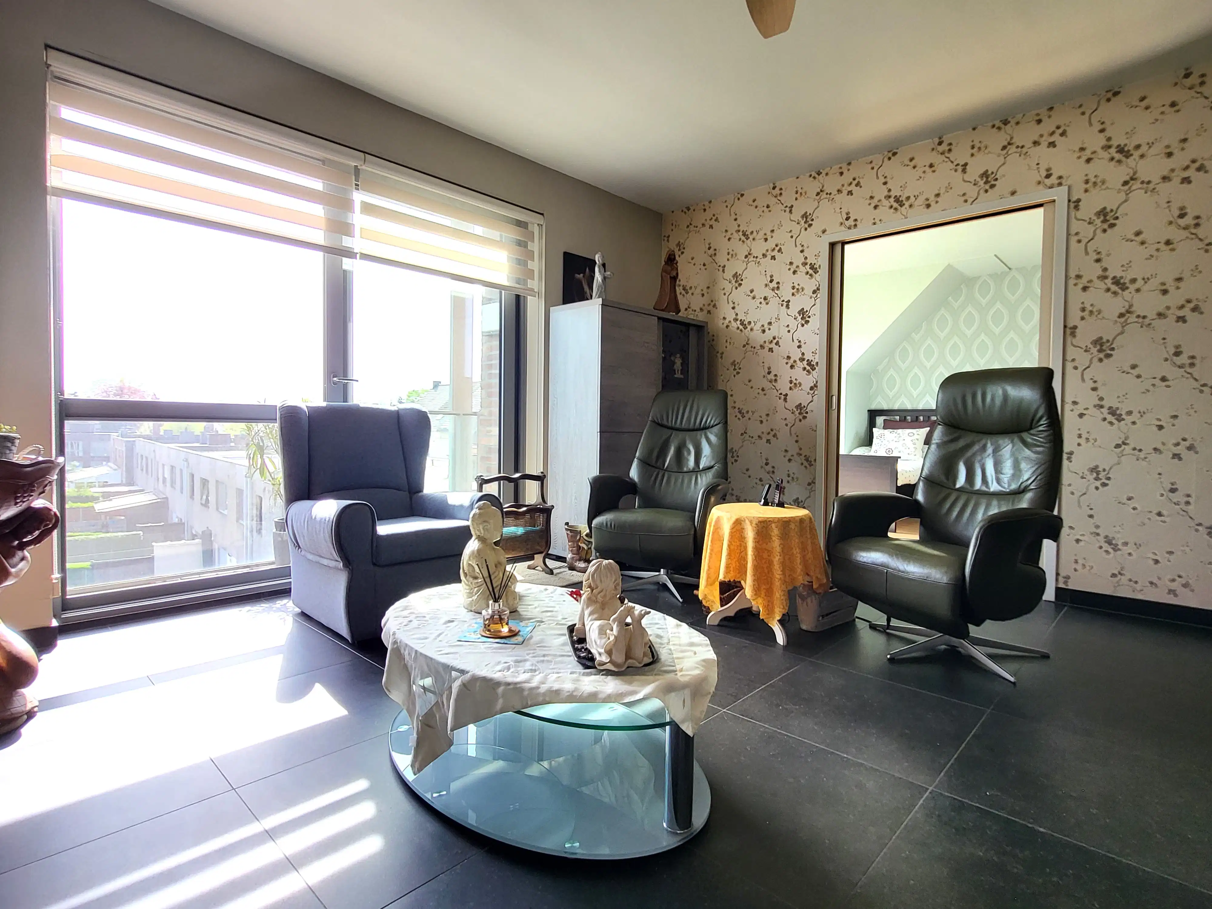 Instapklaar en energiezuinig appartement (66 m²) met zuidgerichte terrassen, ideaal gelegen in een rustige dorpsomgeving op wandelafstand van winkels, openbaar vervoer en scholen.  foto 13