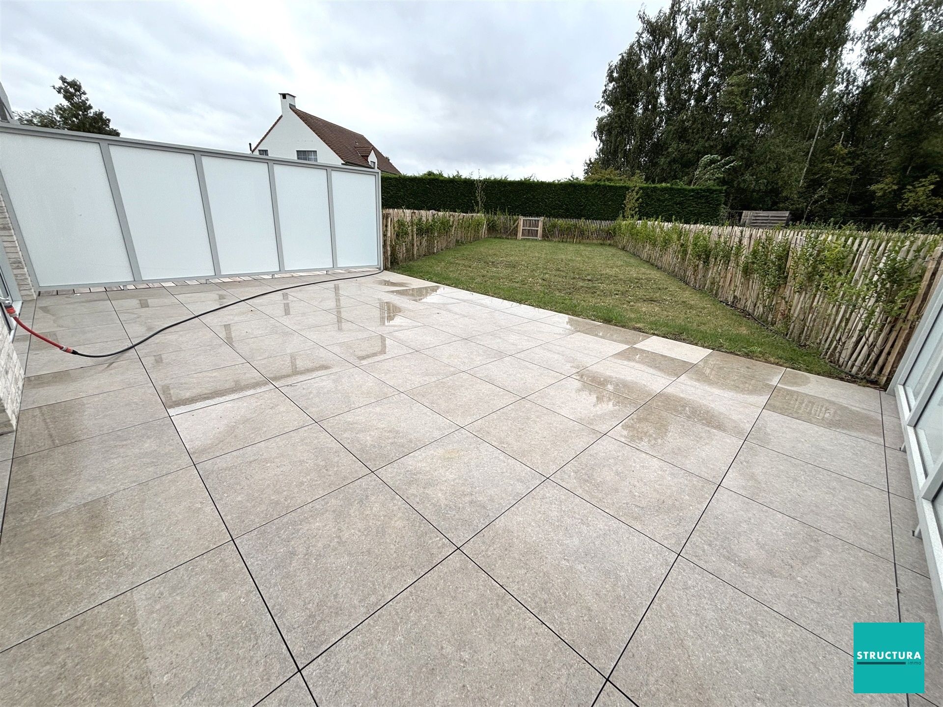 Ruim nieuwbouw appartement met tuin en staanplaats foto 19