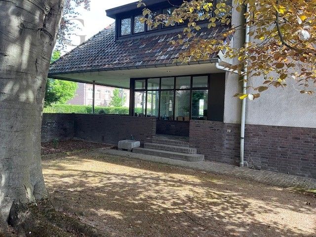 Architecturale villa “Zonnewende” met parktuin in centrum Bree – erfgoed met ziel foto 46