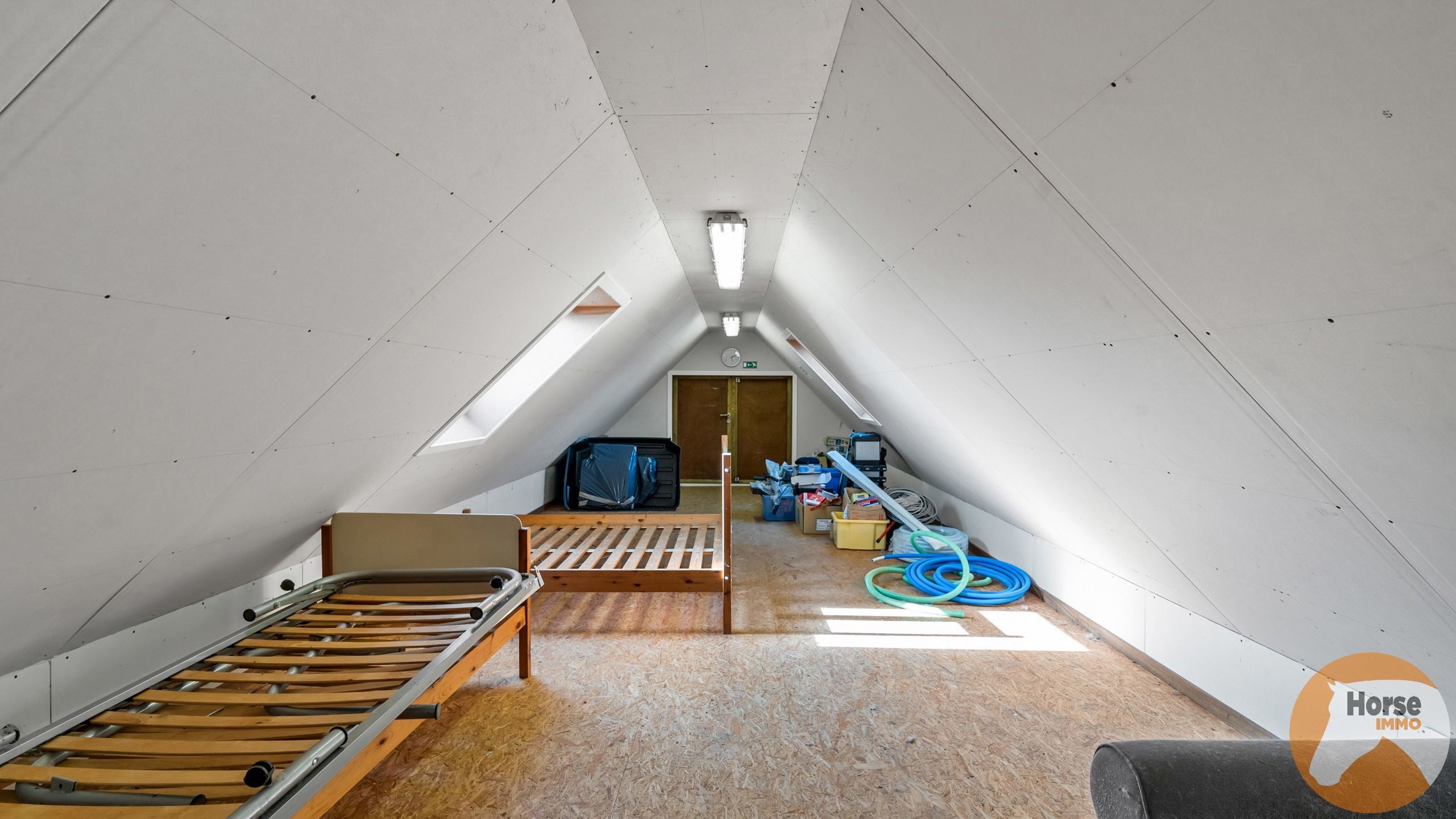 BERLARE - Instapklare woning met stallen en weides foto 27