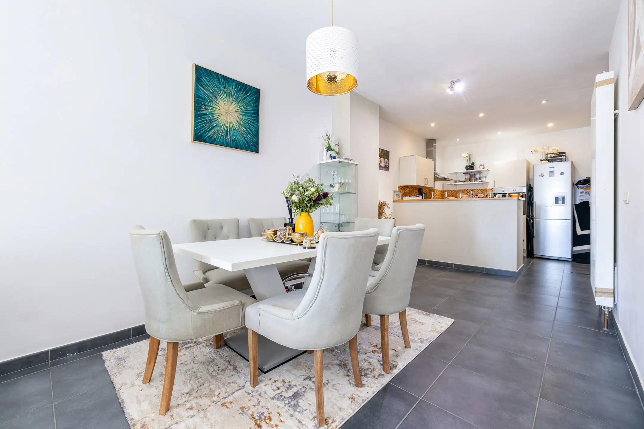 Ruim appartement met 1 slaapkamer van ± 75m² foto 4