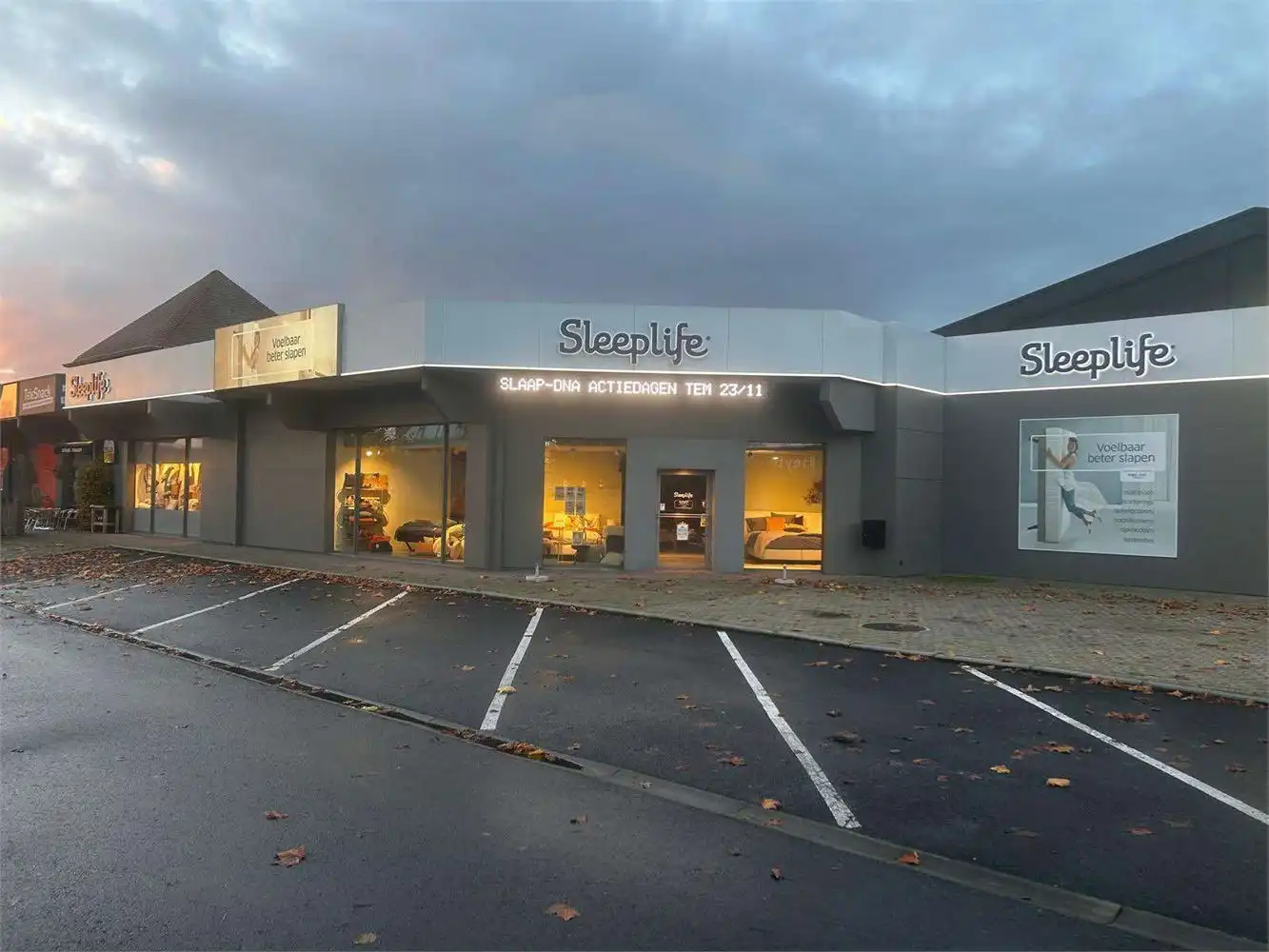 TOP GELEGEN COMMERCIEEL GEBOUW NABIJ ACTION, VAN HAAREN, ... foto 10