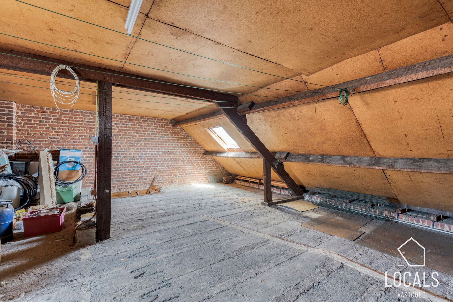 Woning met veel potentieel - tuin en grote zolder foto 22