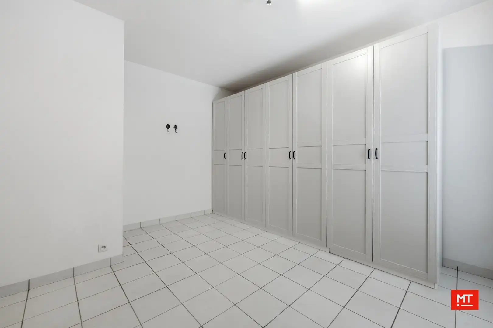 Gelijkvloers twee-slaapkamerappartement met garage te koop in het centrum van Langemark foto 8
