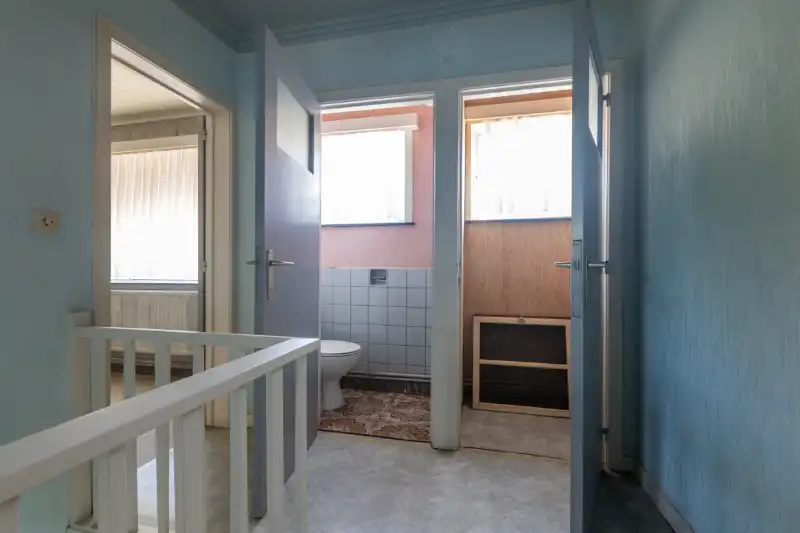 Rustig gelegen, ruime te renoveren woning met 4 slaapkamers, tuin en garage op 262m2 . foto 13