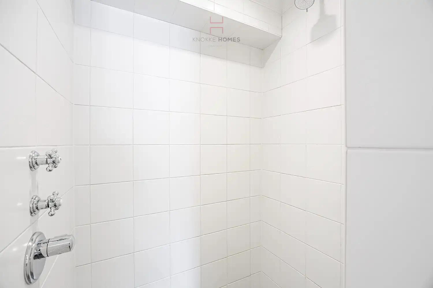 Gemeubeld appartement met frontaal zicht over het Van Bunnenplein en de zee. foto 16