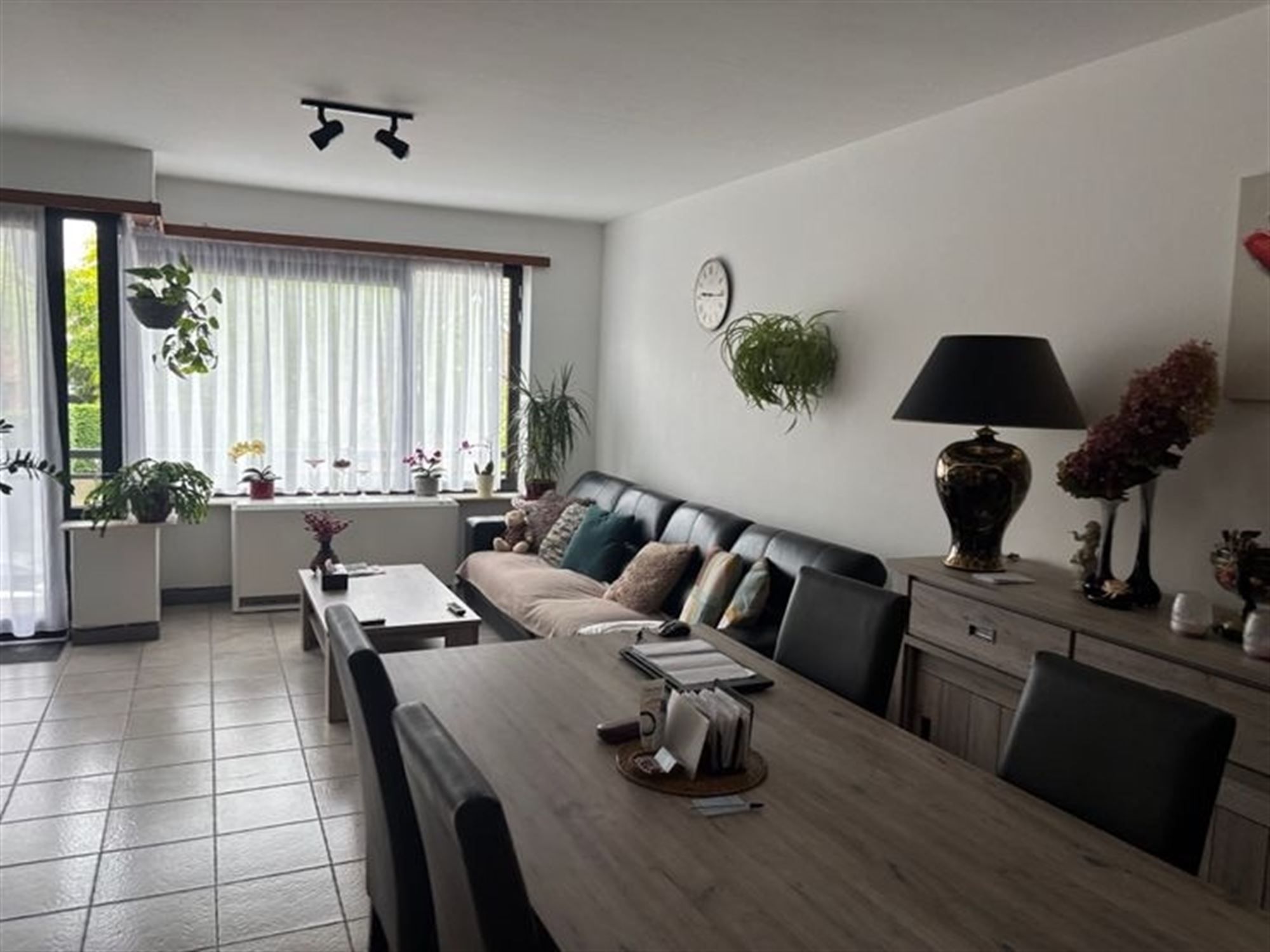 mooi licht 2-slaapkamer appartement op eerste verdieping foto 6