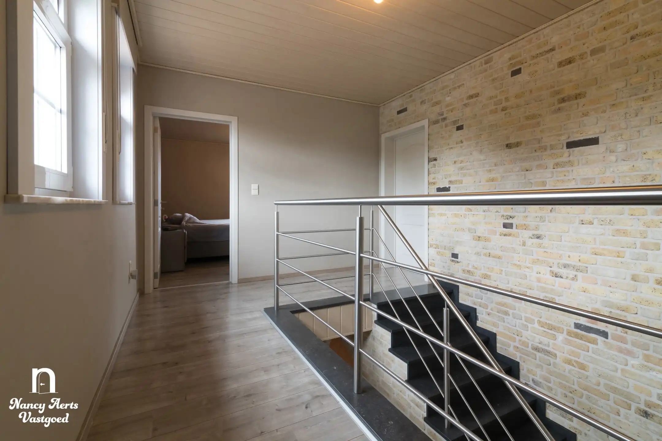 Ruime villa met praktijkruimte, kelder en zonnige tuin foto 46