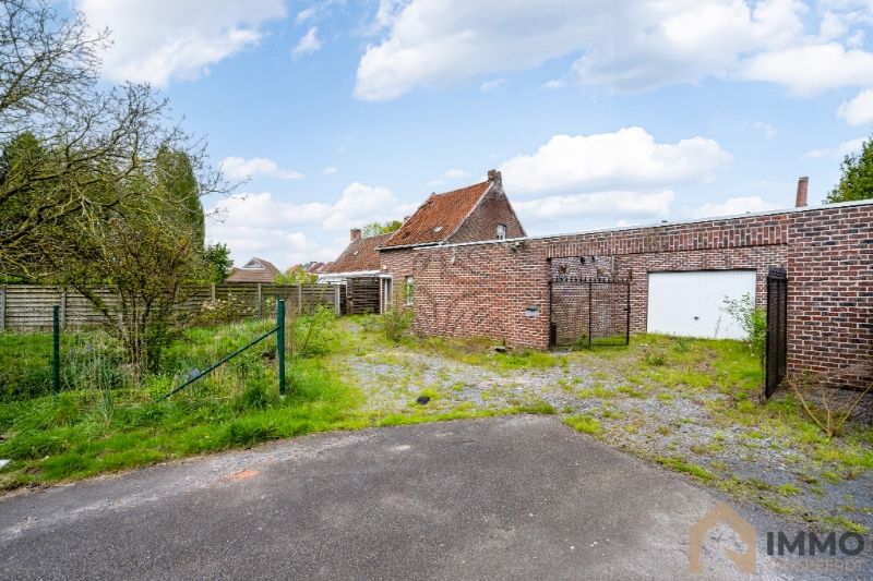 Te koop te Hulste : grond met  2 te slopen woningen +/- 1348 m². foto 4