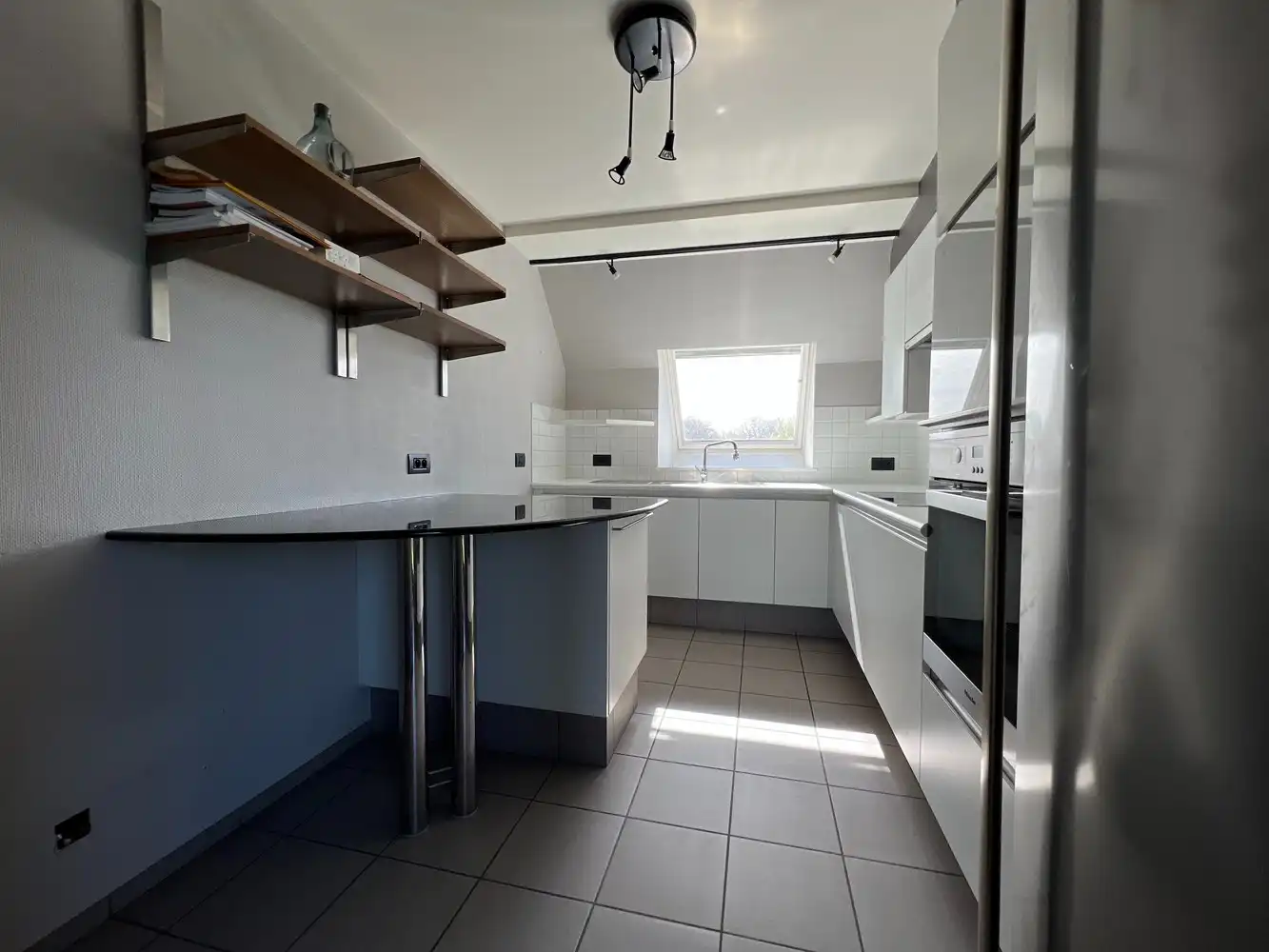 Lichtrijk appartement met 2 slaapkamers + garage foto 4