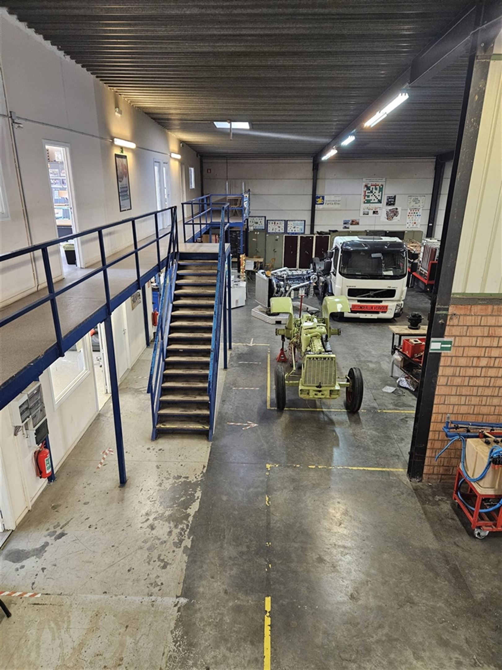 Magazijn met kantoorunit te Drongen foto 5