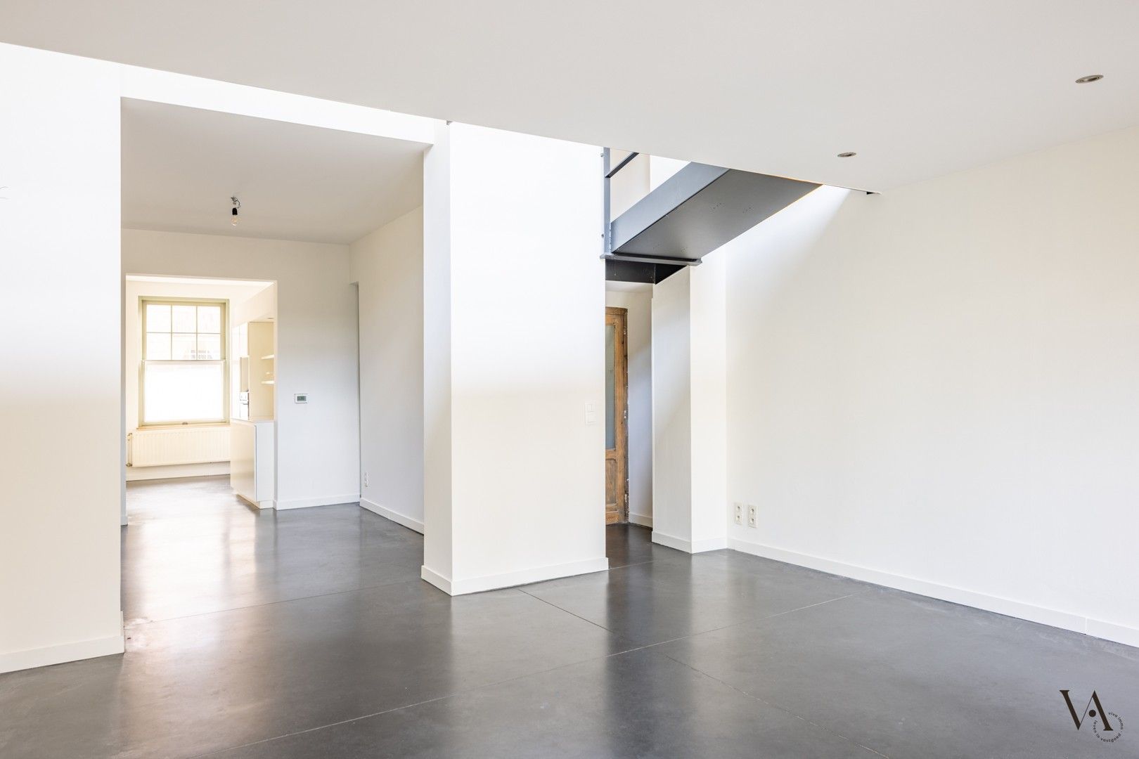 Gerenoveerde gezinswoning met tuin aan Park Michotte foto 2